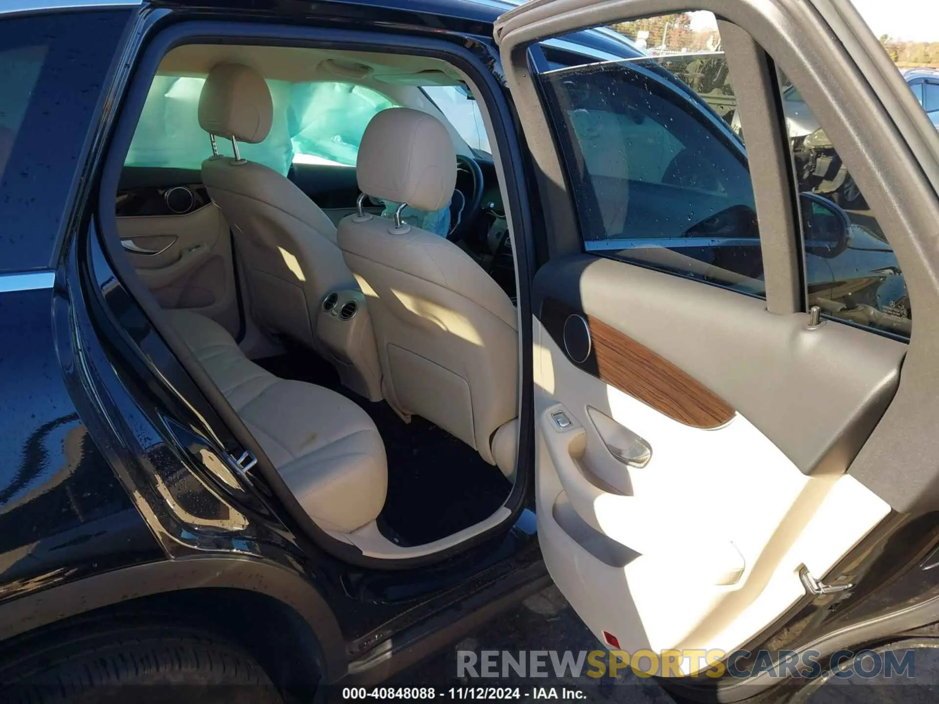 8 Photograph of a damaged car W1N0G8EB0NV392016 MERCEDES-BENZ GLC 300 2022