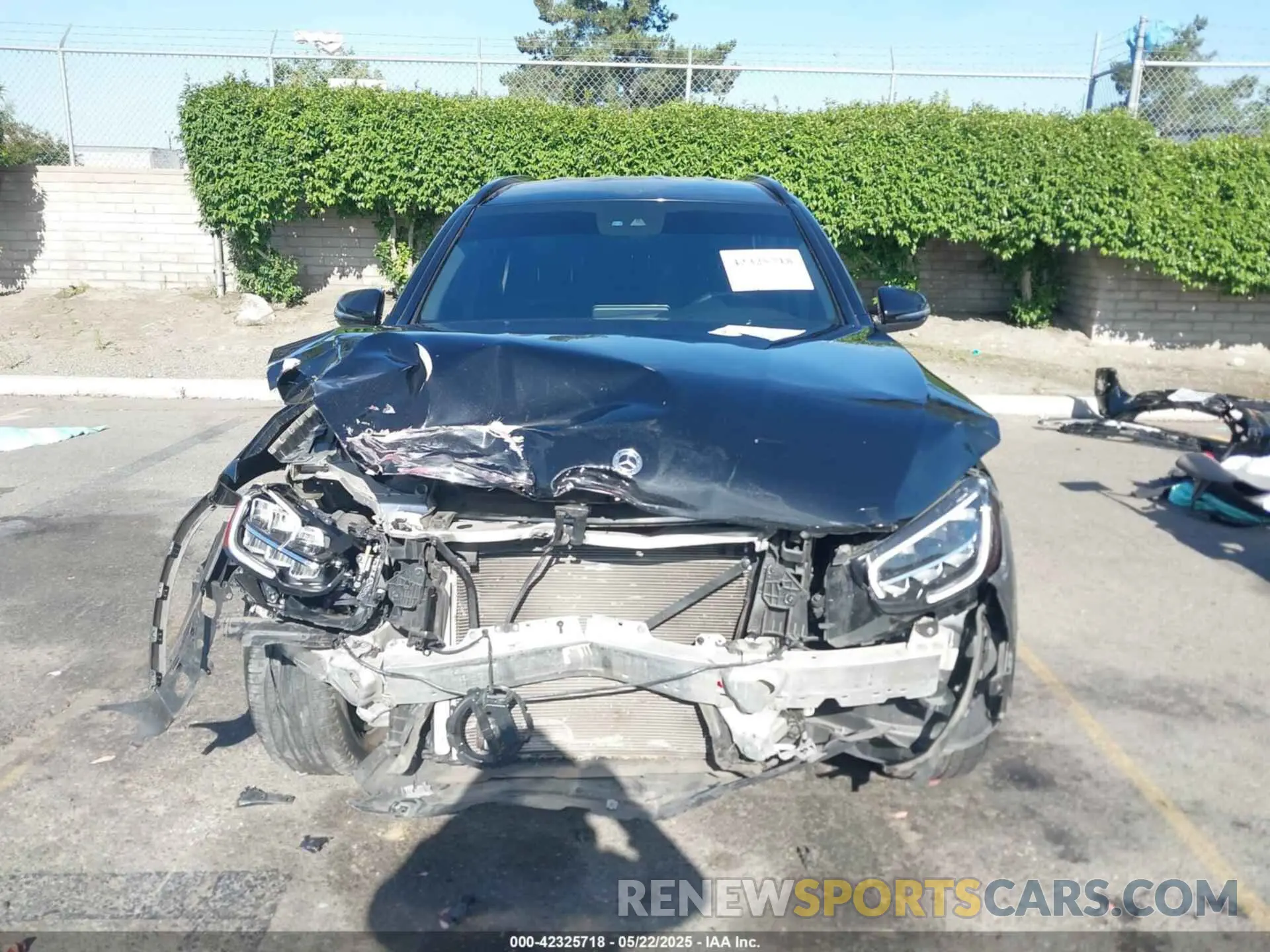 12 Photograph of a damaged car W1N0G8EB1NV393661 MERCEDES-BENZ GLC 300 2022