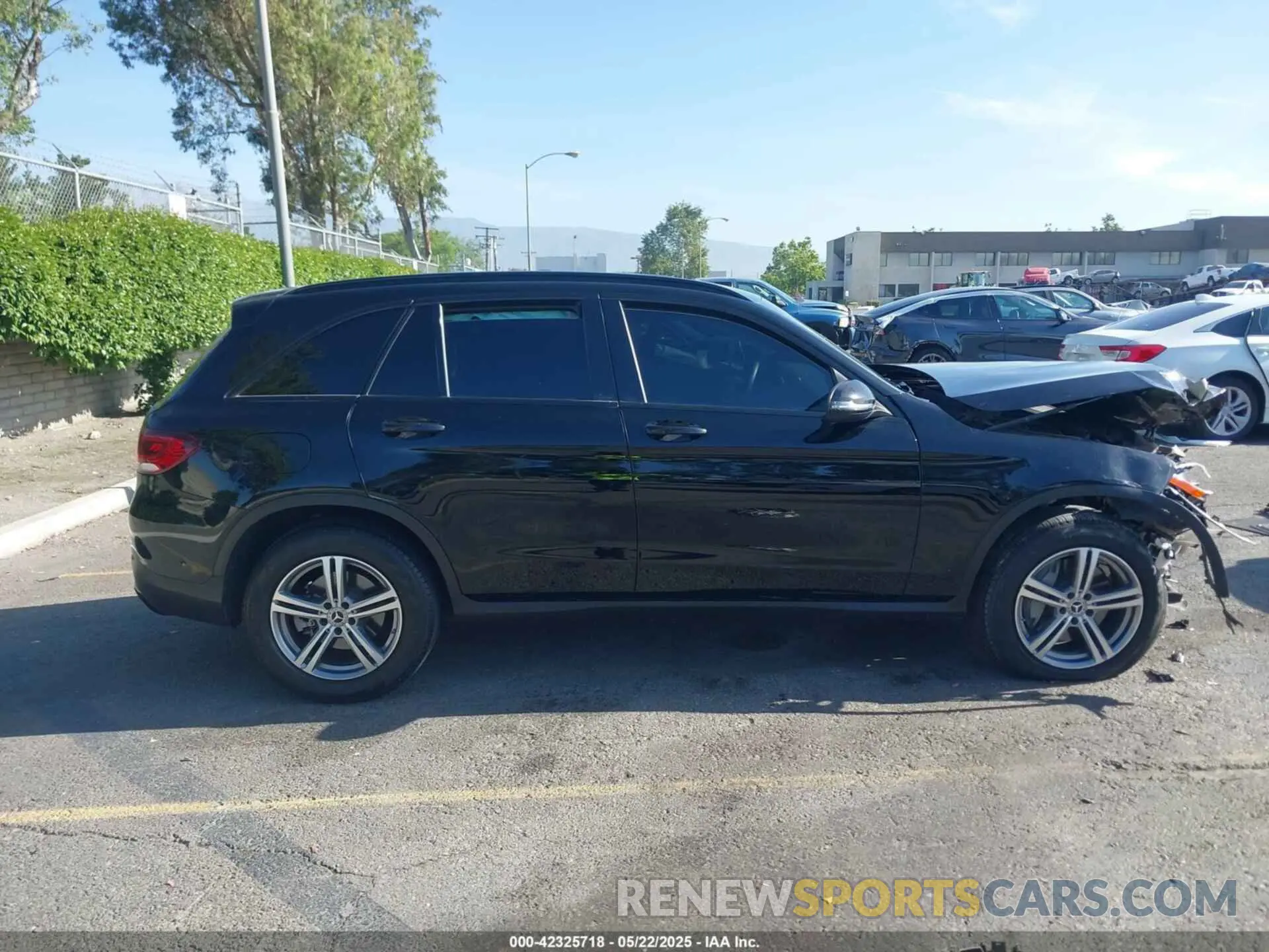 13 Photograph of a damaged car W1N0G8EB1NV393661 MERCEDES-BENZ GLC 300 2022
