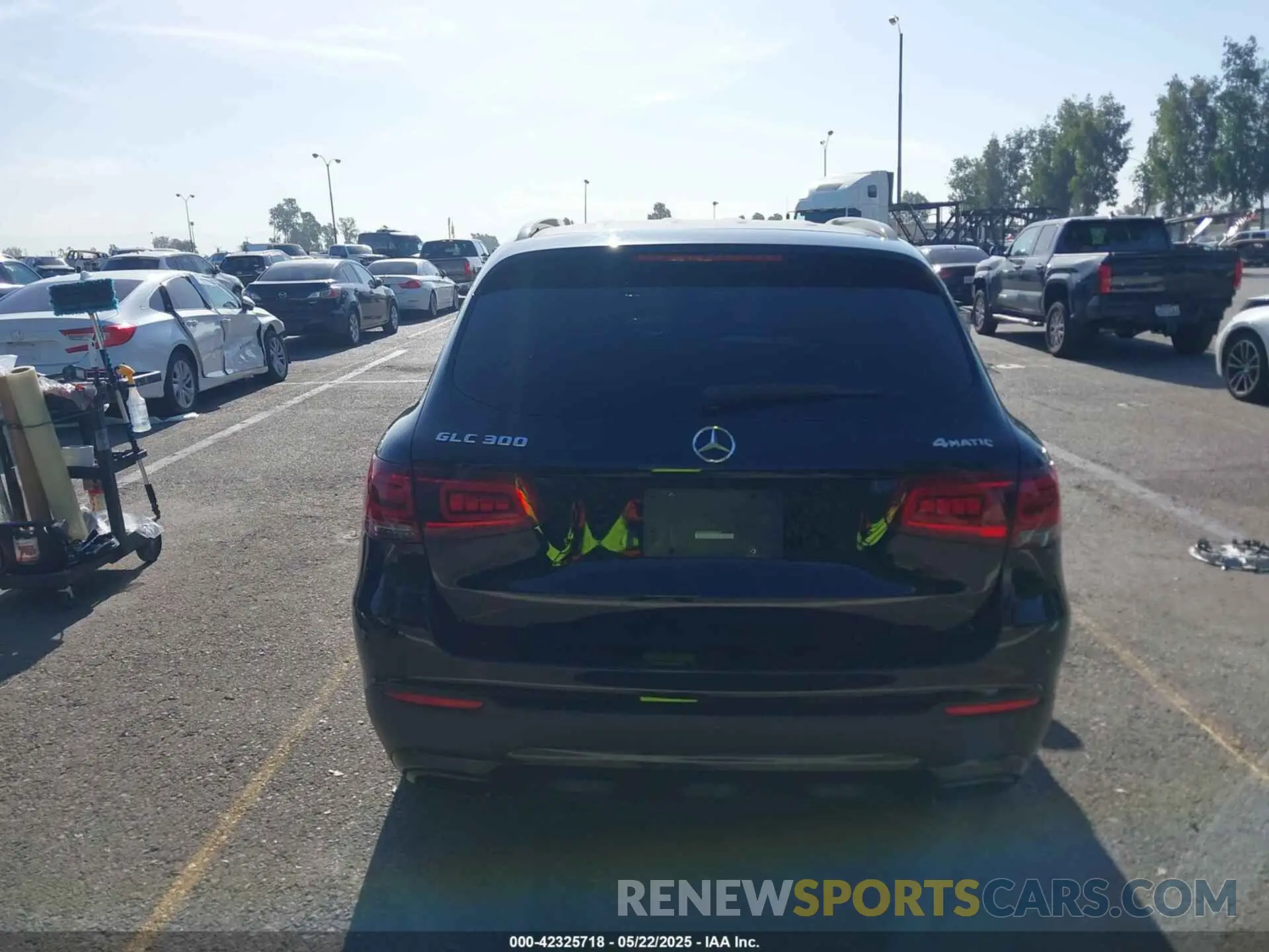 16 Photograph of a damaged car W1N0G8EB1NV393661 MERCEDES-BENZ GLC 300 2022