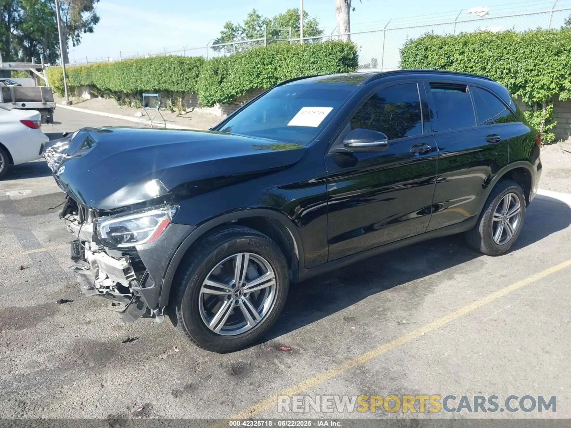 2 Photograph of a damaged car W1N0G8EB1NV393661 MERCEDES-BENZ GLC 300 2022