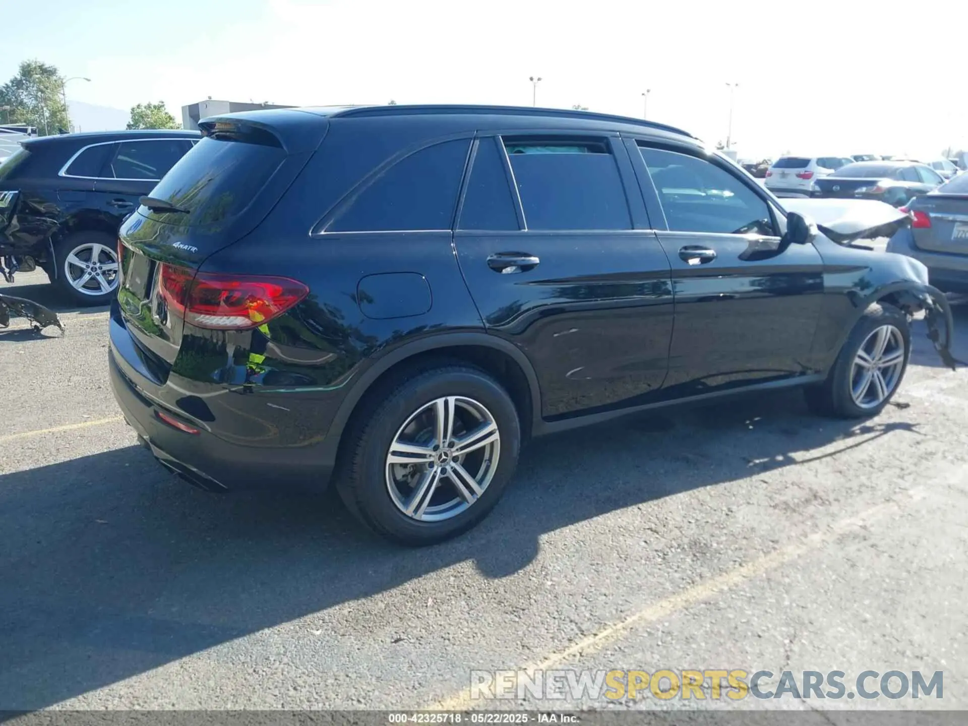 4 Photograph of a damaged car W1N0G8EB1NV393661 MERCEDES-BENZ GLC 300 2022