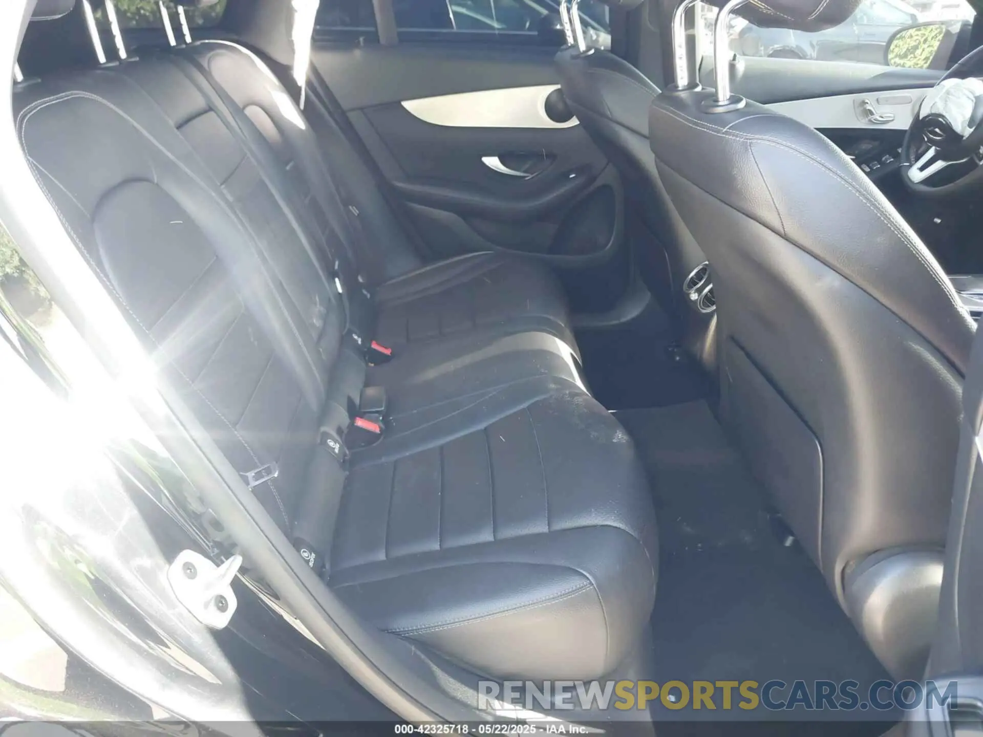 8 Photograph of a damaged car W1N0G8EB1NV393661 MERCEDES-BENZ GLC 300 2022