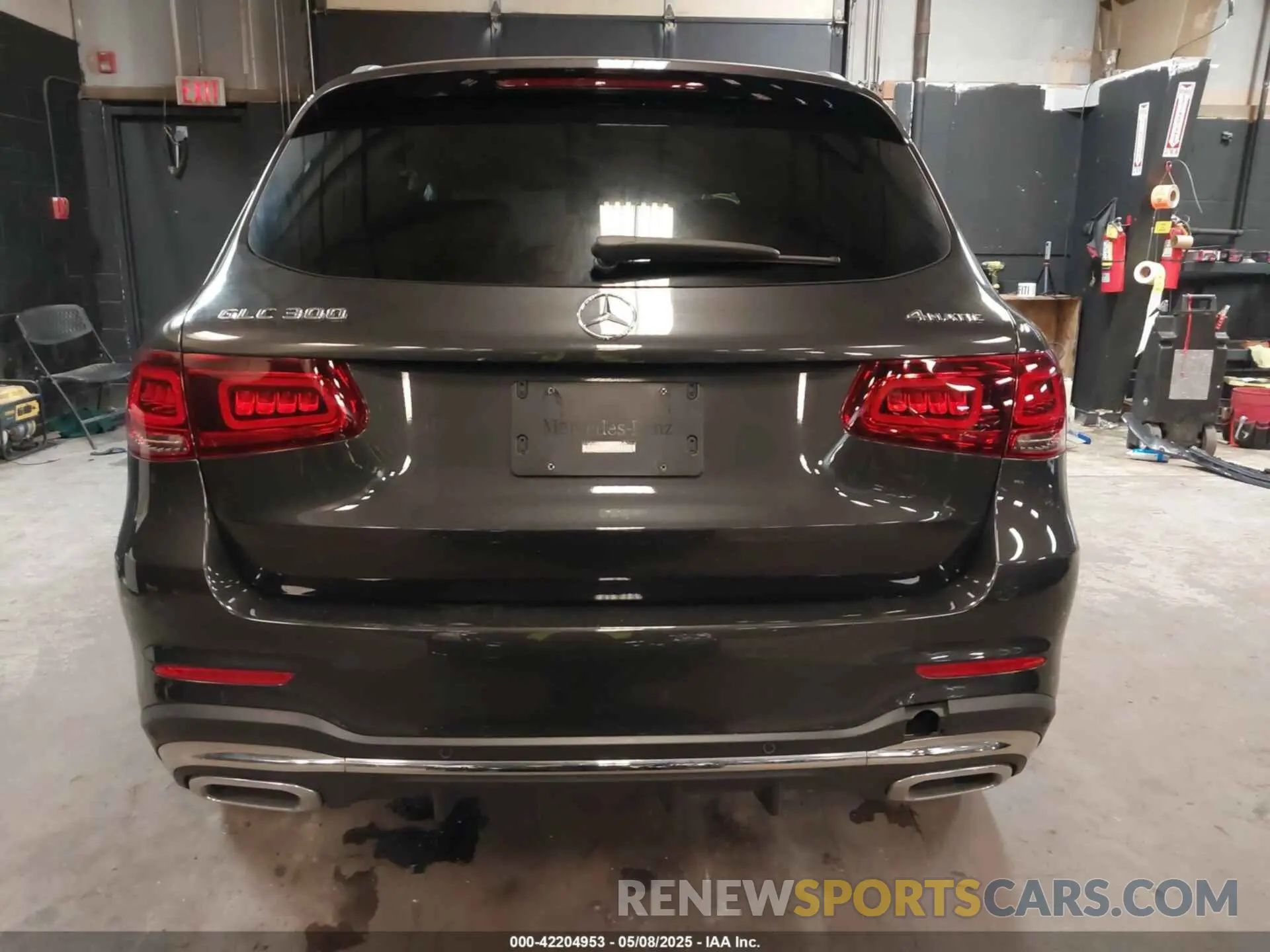 17 Photograph of a damaged car W1N0G8EB2NG121561 MERCEDES-BENZ GLC 300 2022