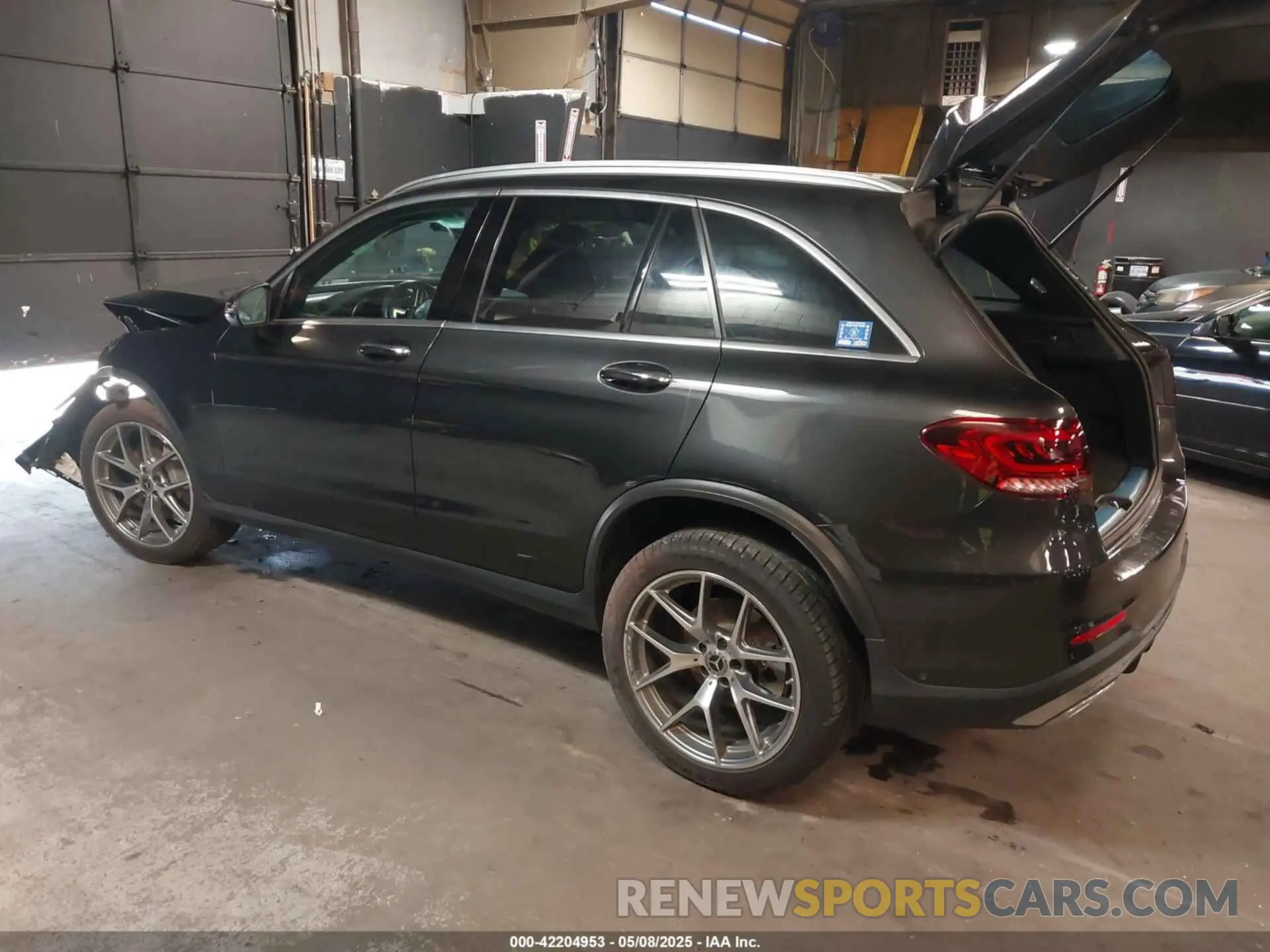 3 Photograph of a damaged car W1N0G8EB2NG121561 MERCEDES-BENZ GLC 300 2022