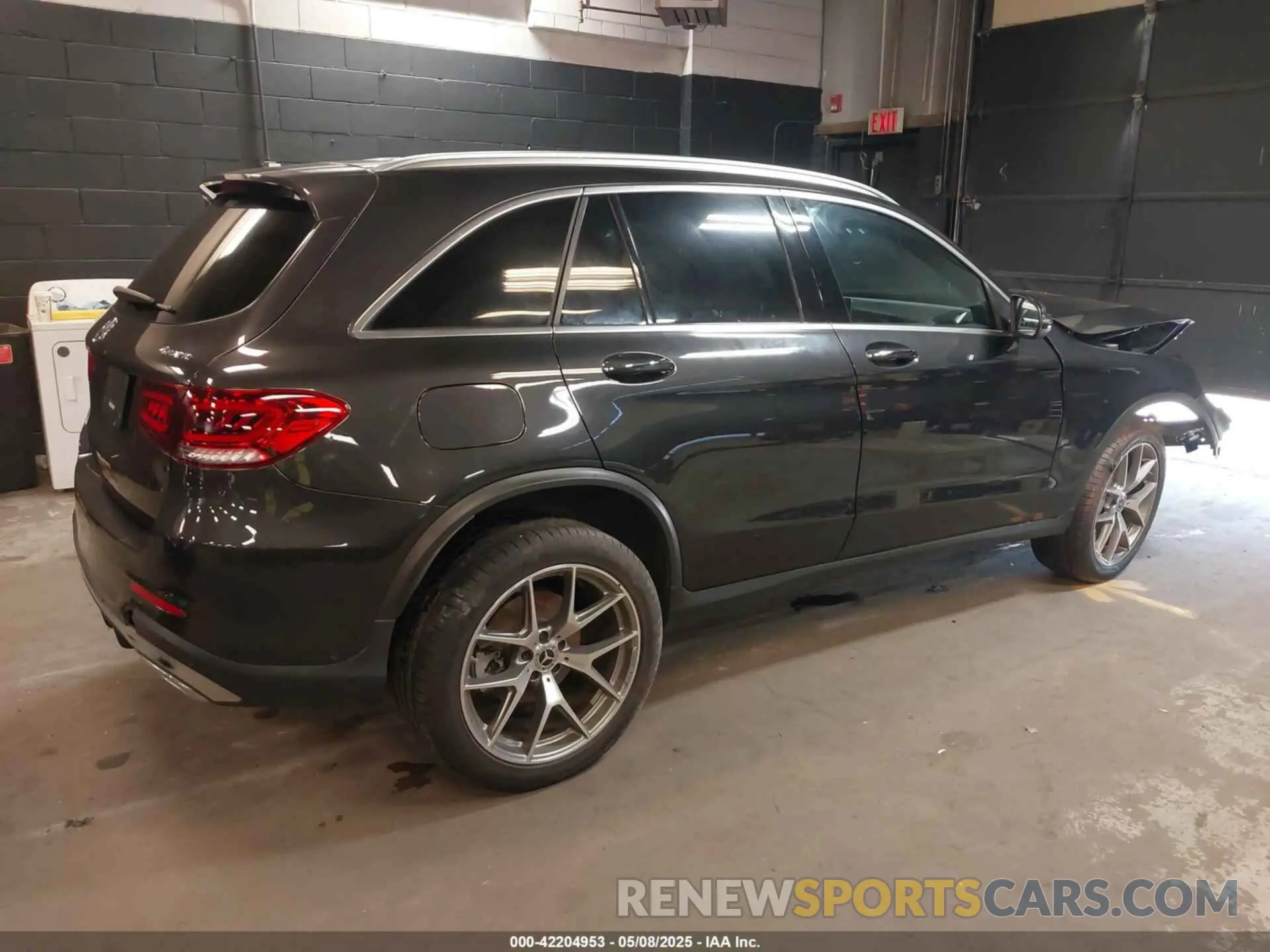 4 Photograph of a damaged car W1N0G8EB2NG121561 MERCEDES-BENZ GLC 300 2022