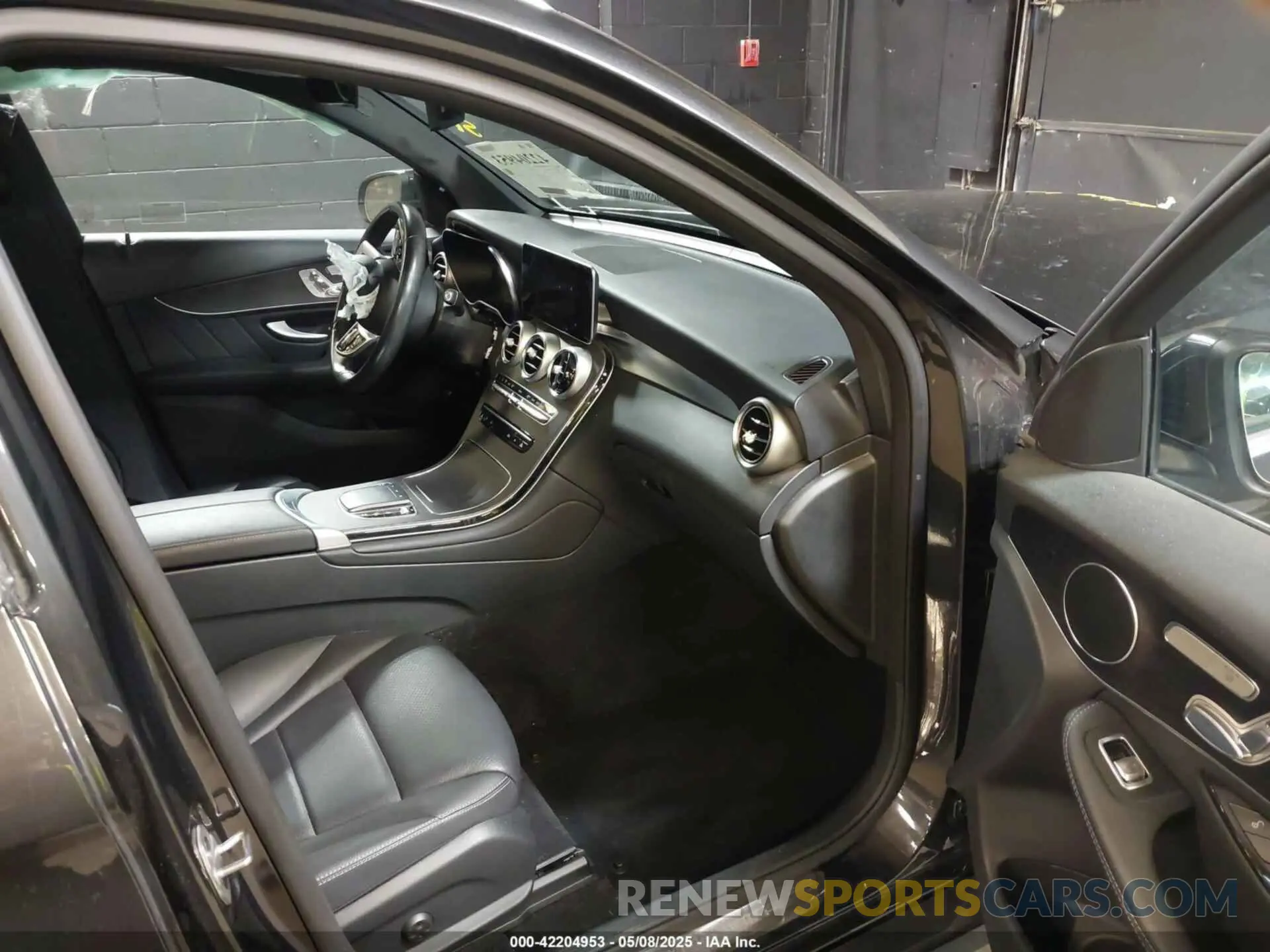 5 Photograph of a damaged car W1N0G8EB2NG121561 MERCEDES-BENZ GLC 300 2022