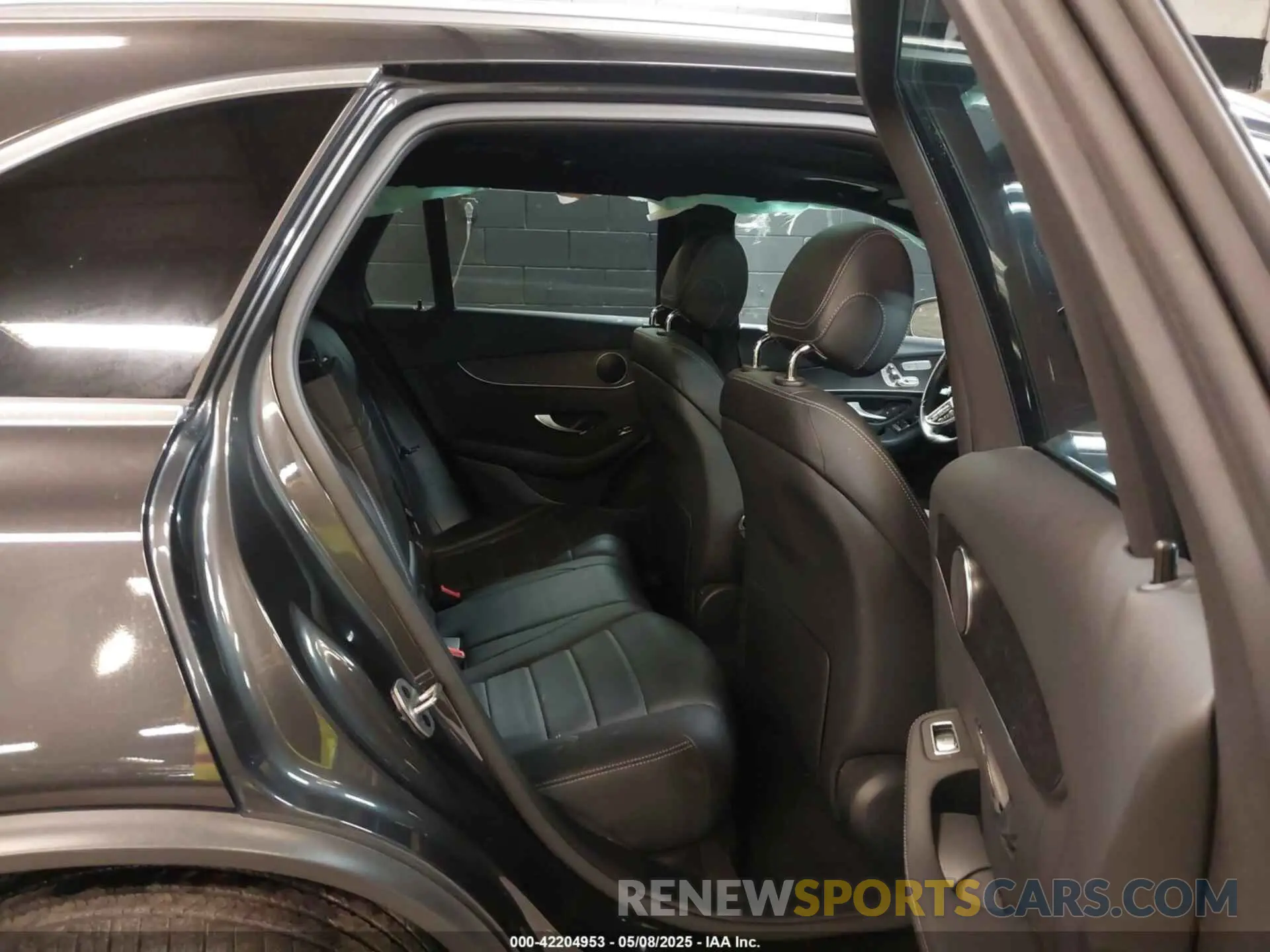 8 Photograph of a damaged car W1N0G8EB2NG121561 MERCEDES-BENZ GLC 300 2022