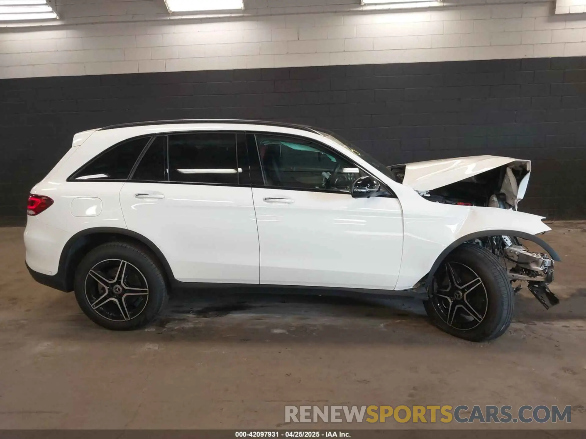 13 Photograph of a damaged car W1N0G8EB2NV351757 MERCEDES-BENZ GLC 300 2022