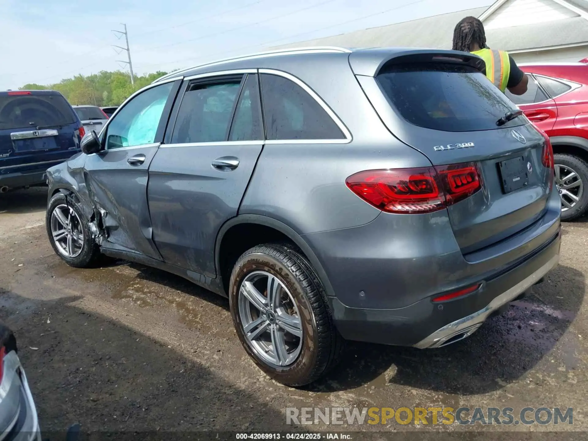3 Photograph of a damaged car W1N0G8EB3NV333526 MERCEDES-BENZ GLC 300 2022