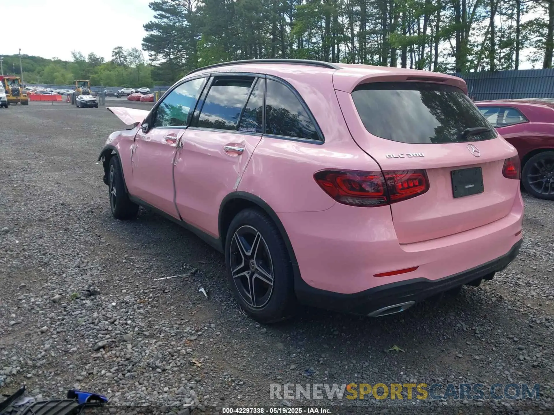 3 Photograph of a damaged car W1N0G8EB3NV381527 MERCEDES-BENZ GLC 300 2022