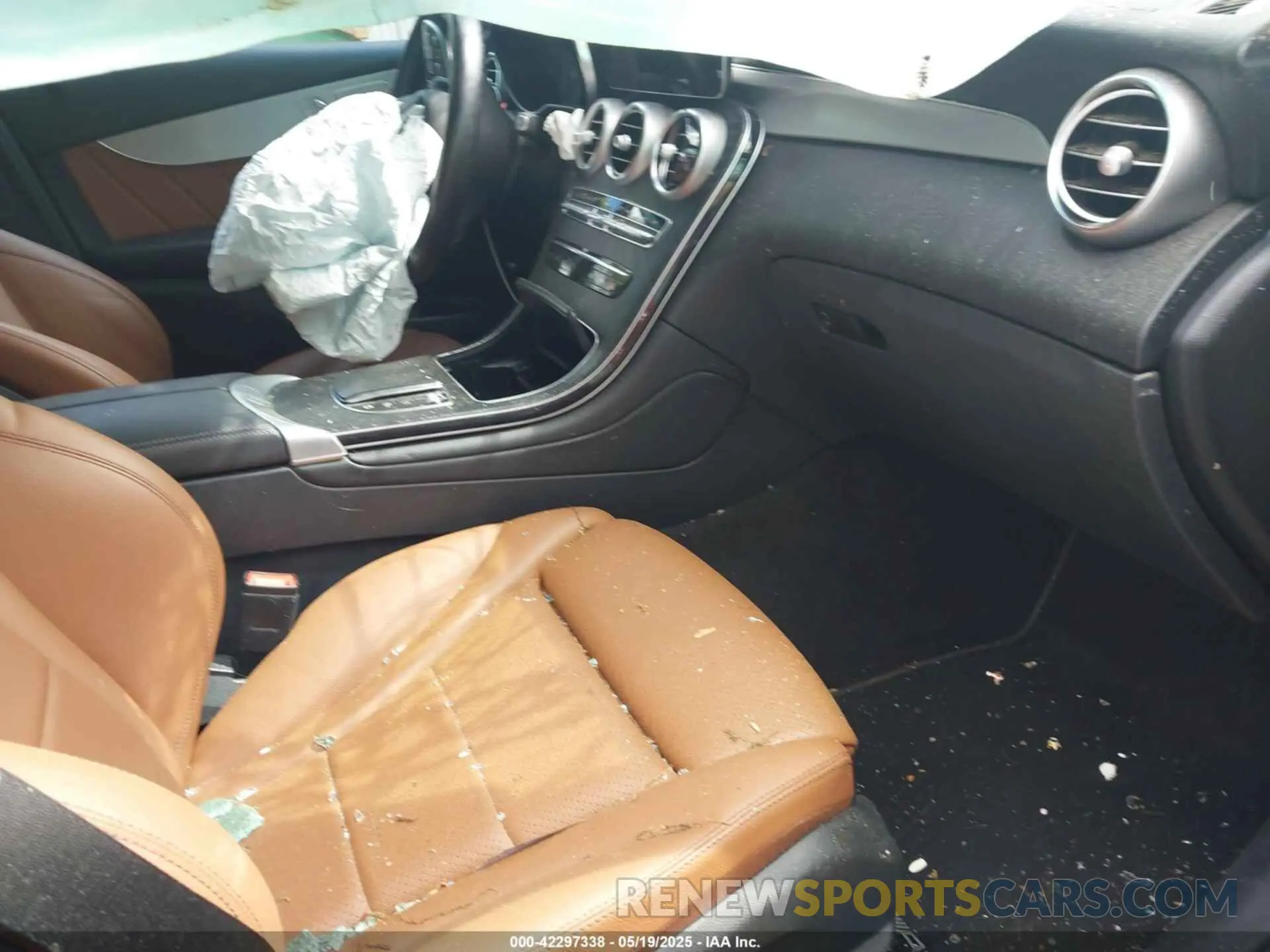 5 Photograph of a damaged car W1N0G8EB3NV381527 MERCEDES-BENZ GLC 300 2022