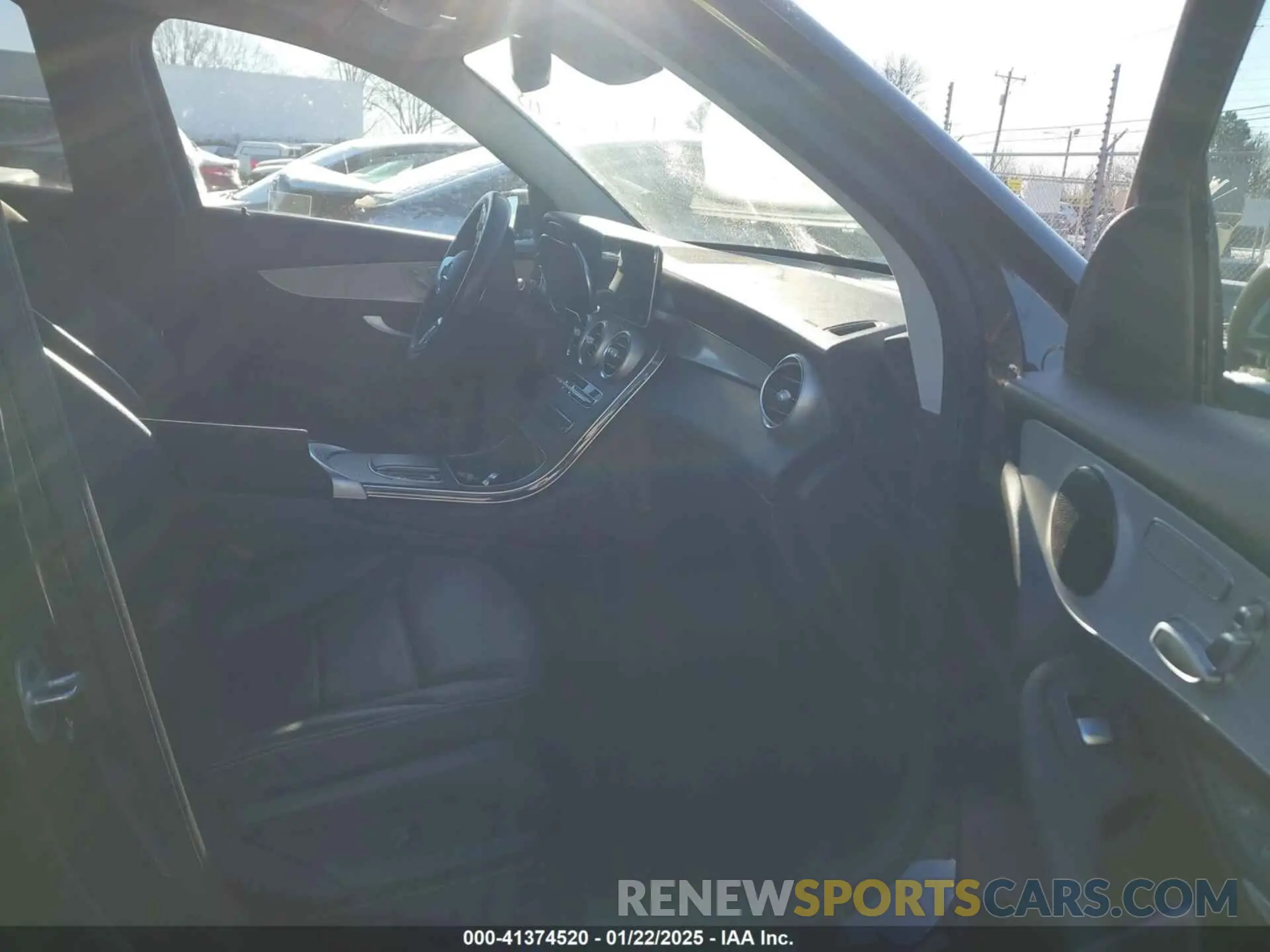 5 Photograph of a damaged car W1N0G8EB4NG117821 MERCEDES-BENZ GLC 300 2022