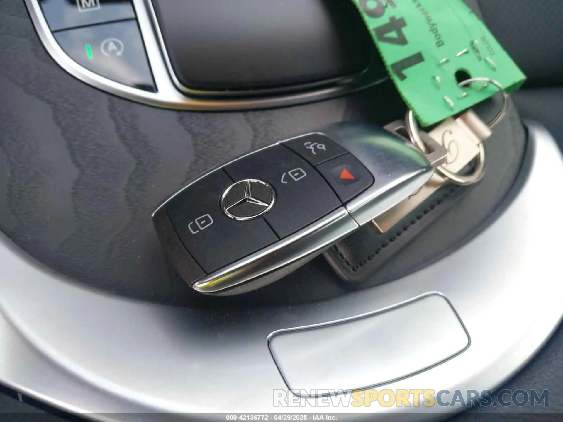 11 Photograph of a damaged car W1N0G8EB4NV334927 MERCEDES-BENZ GLC 300 2022