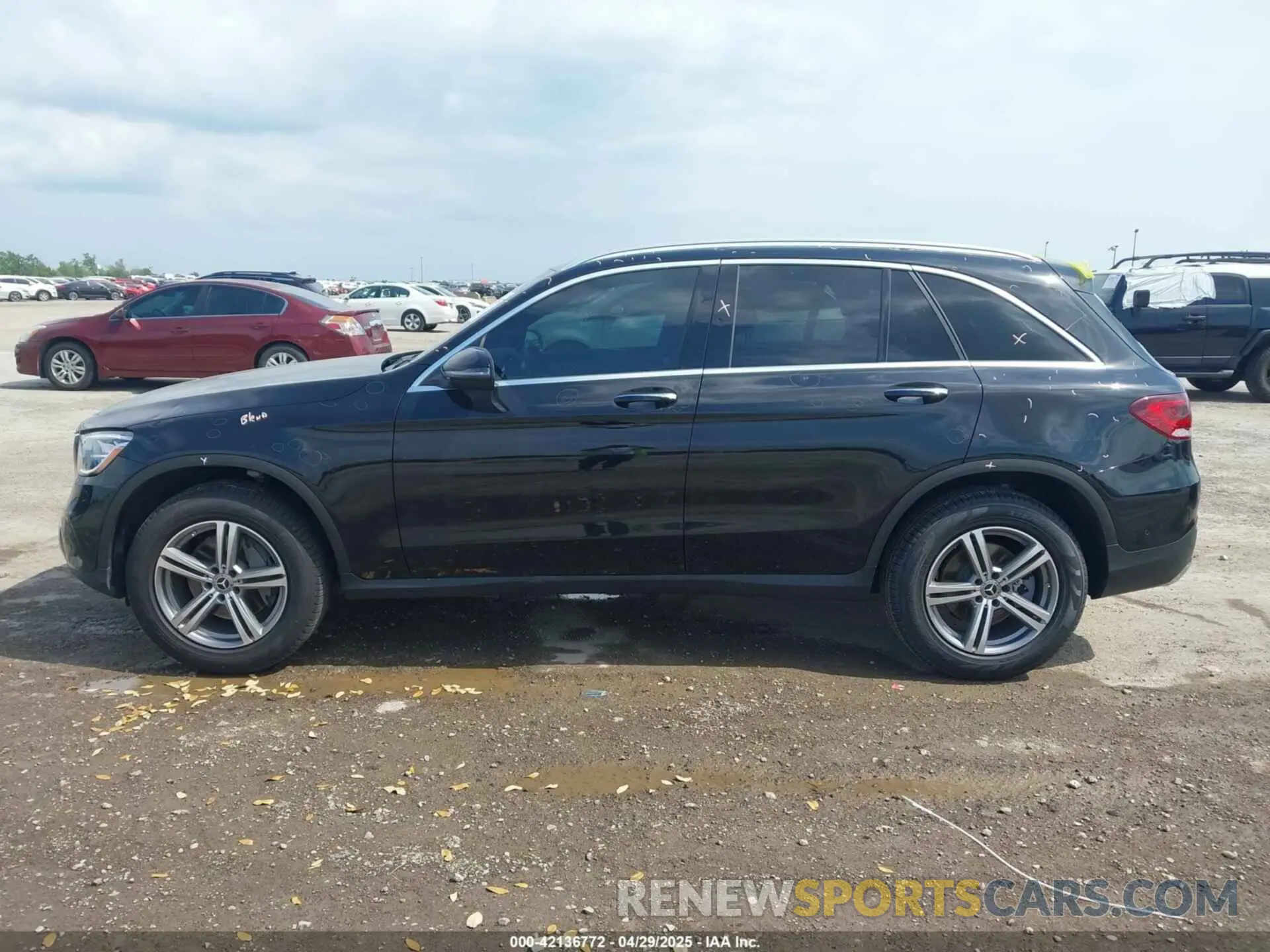 14 Photograph of a damaged car W1N0G8EB4NV334927 MERCEDES-BENZ GLC 300 2022