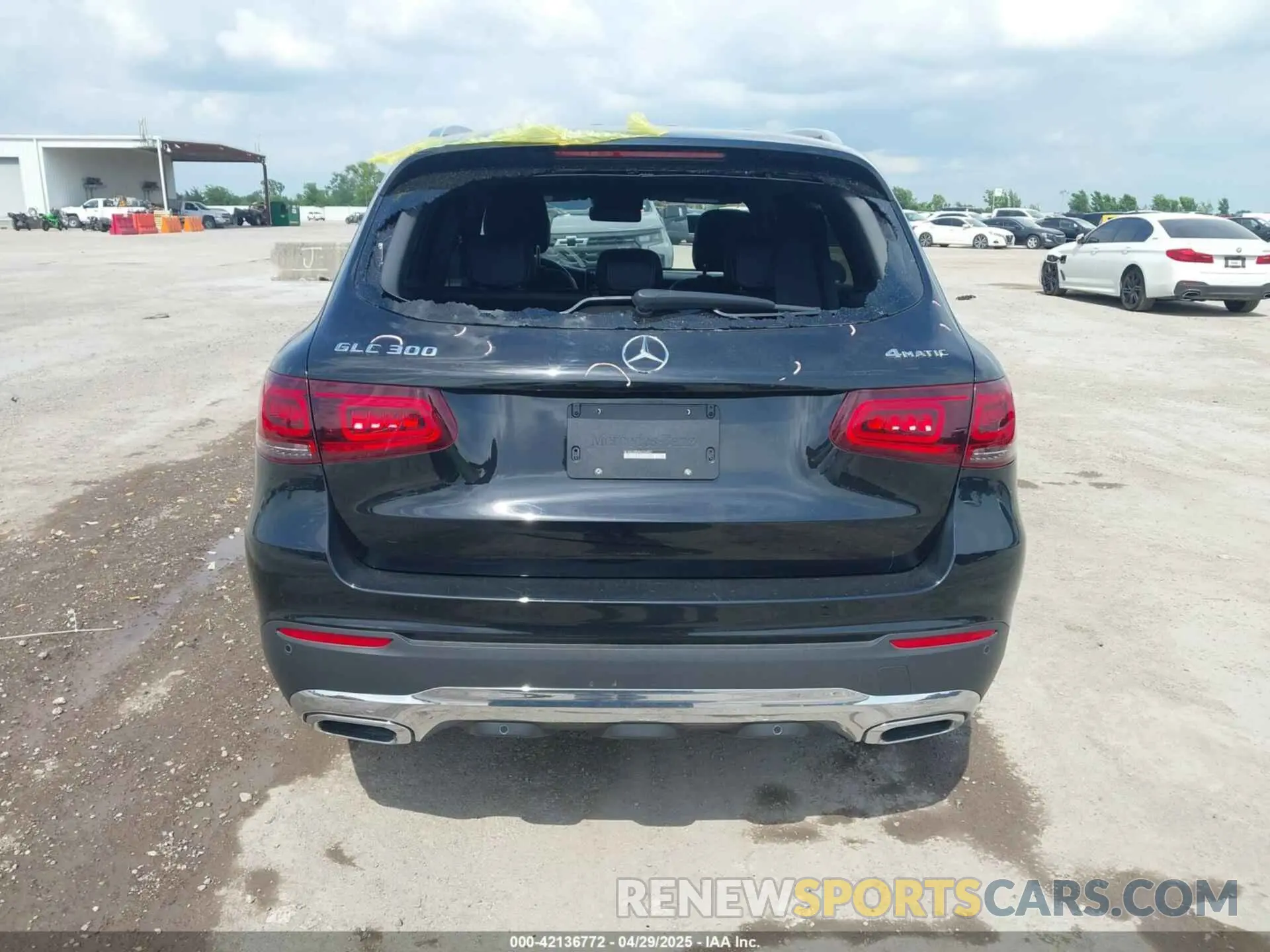 16 Photograph of a damaged car W1N0G8EB4NV334927 MERCEDES-BENZ GLC 300 2022