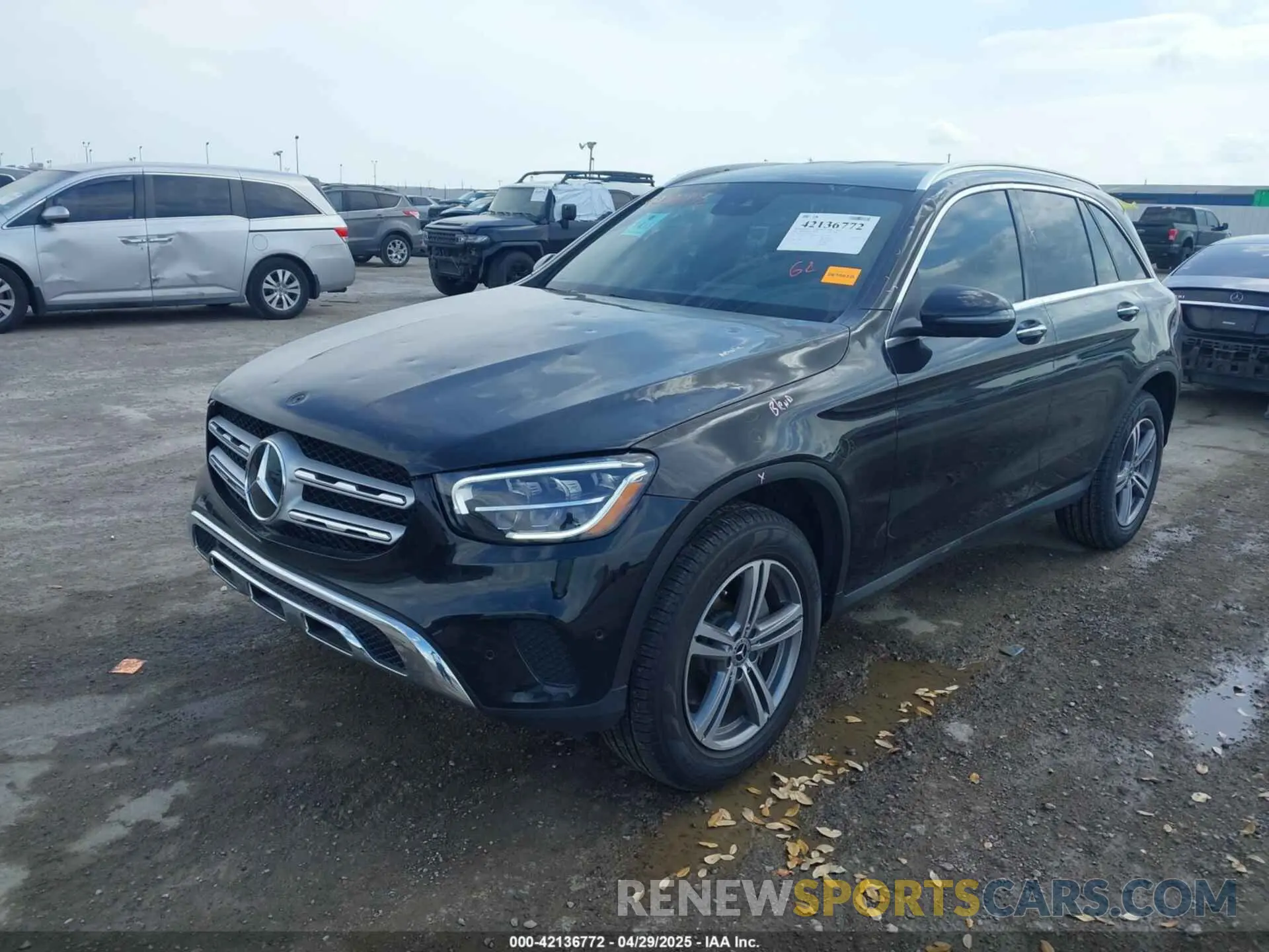 2 Photograph of a damaged car W1N0G8EB4NV334927 MERCEDES-BENZ GLC 300 2022
