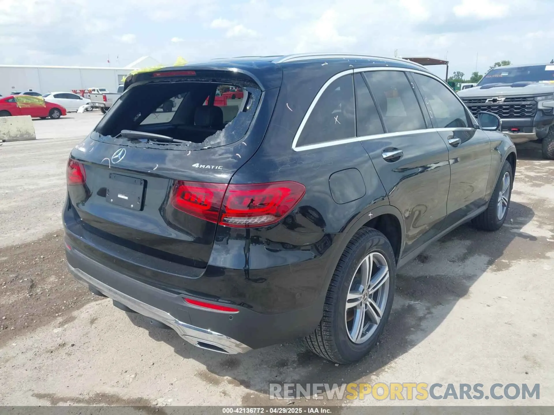 4 Photograph of a damaged car W1N0G8EB4NV334927 MERCEDES-BENZ GLC 300 2022