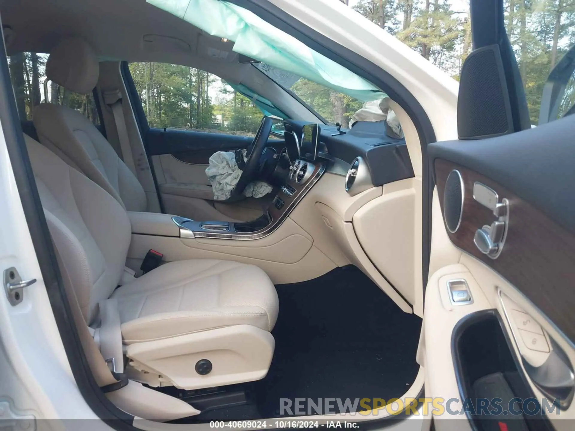 5 Photograph of a damaged car W1N0G8EB4NV389216 MERCEDES-BENZ GLC 300 2022