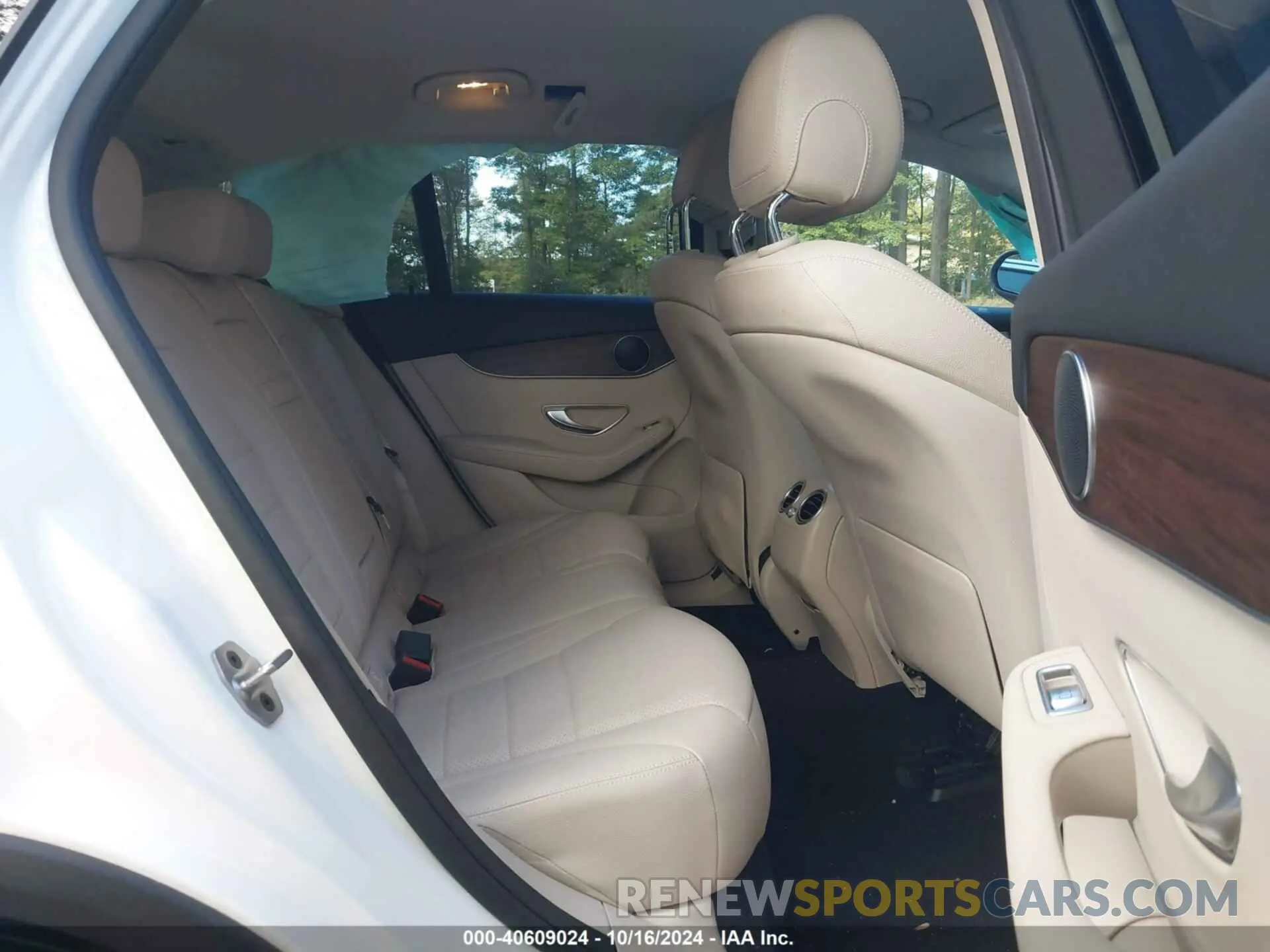 8 Photograph of a damaged car W1N0G8EB4NV389216 MERCEDES-BENZ GLC 300 2022