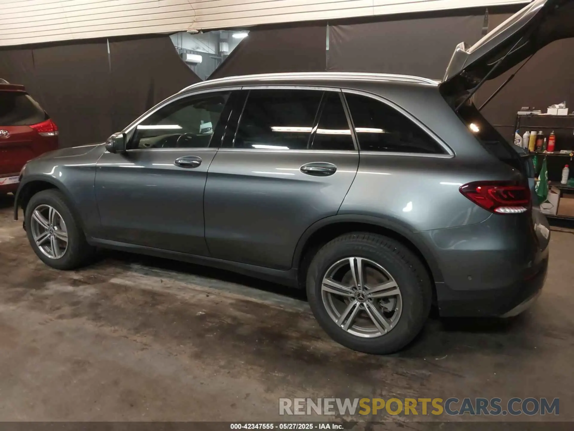 3 Photograph of a damaged car W1N0G8EB5NV331213 MERCEDES-BENZ GLC 300 2022