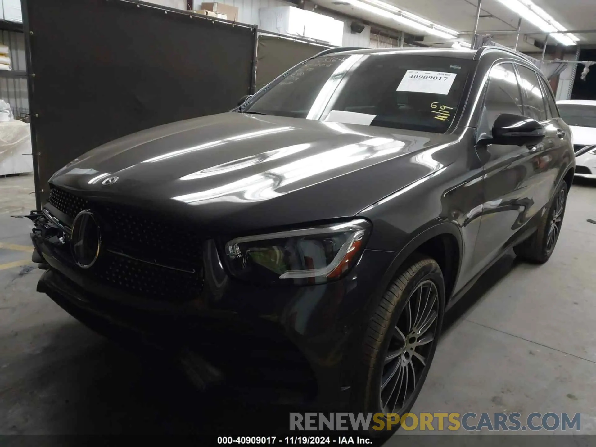 2 Photograph of a damaged car W1N0G8EB5NV336556 MERCEDES-BENZ GLC 300 2022