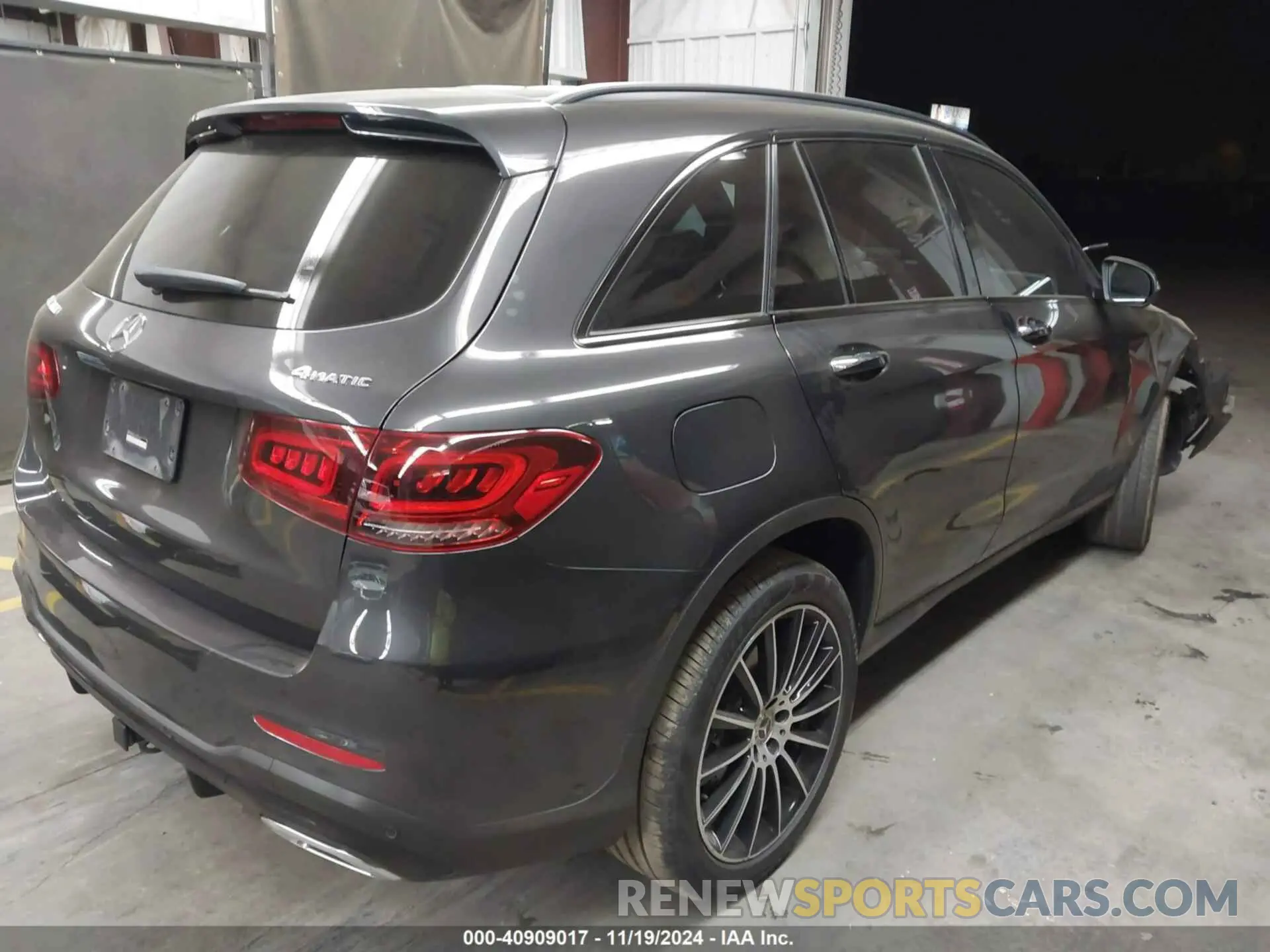 4 Photograph of a damaged car W1N0G8EB5NV336556 MERCEDES-BENZ GLC 300 2022