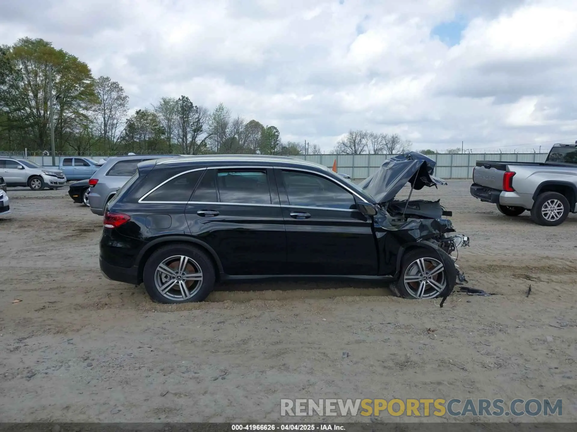 13 Photograph of a damaged car W1N0G8EB5NV353664 MERCEDES-BENZ GLC 300 2022