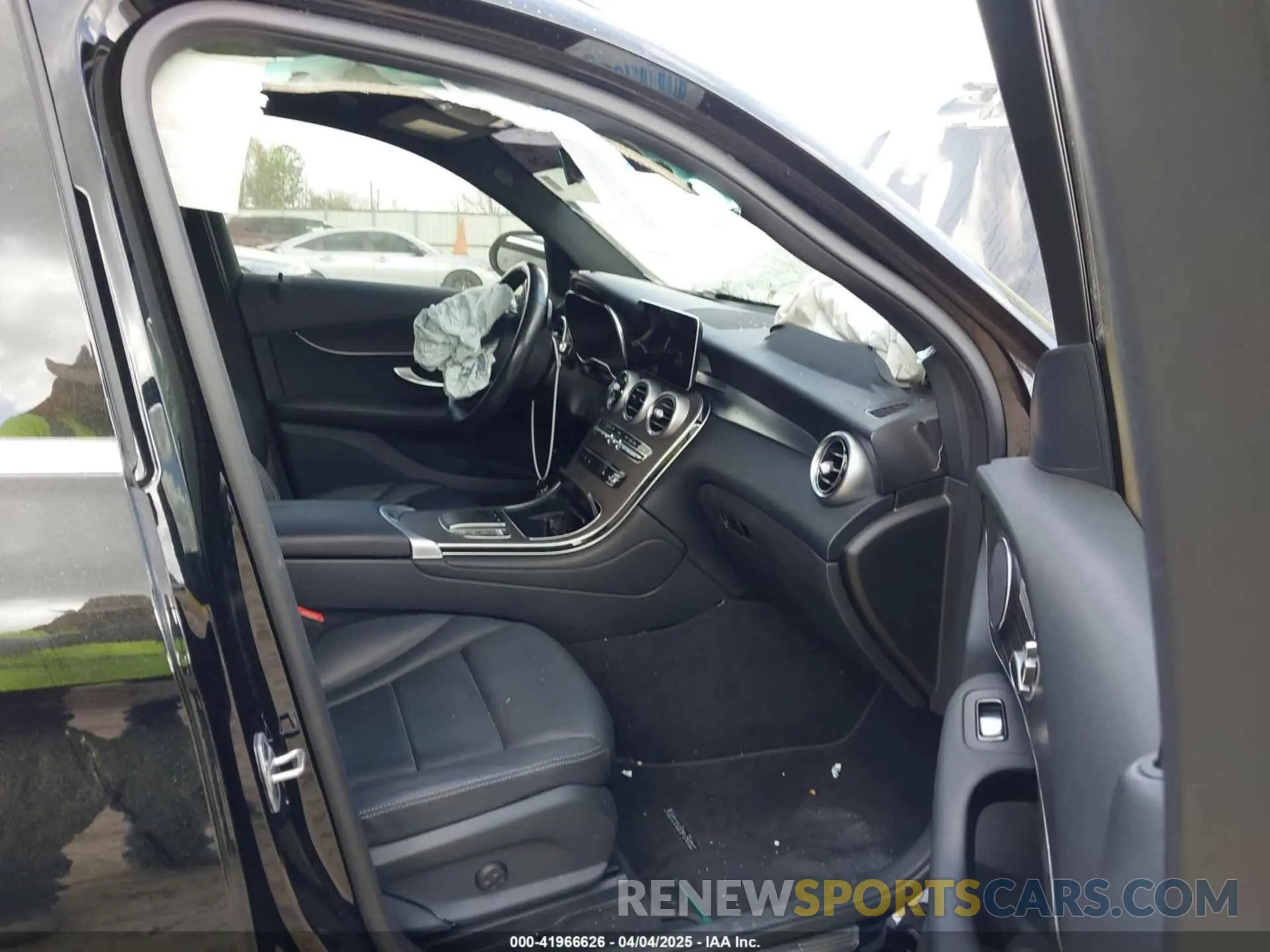 5 Photograph of a damaged car W1N0G8EB5NV353664 MERCEDES-BENZ GLC 300 2022