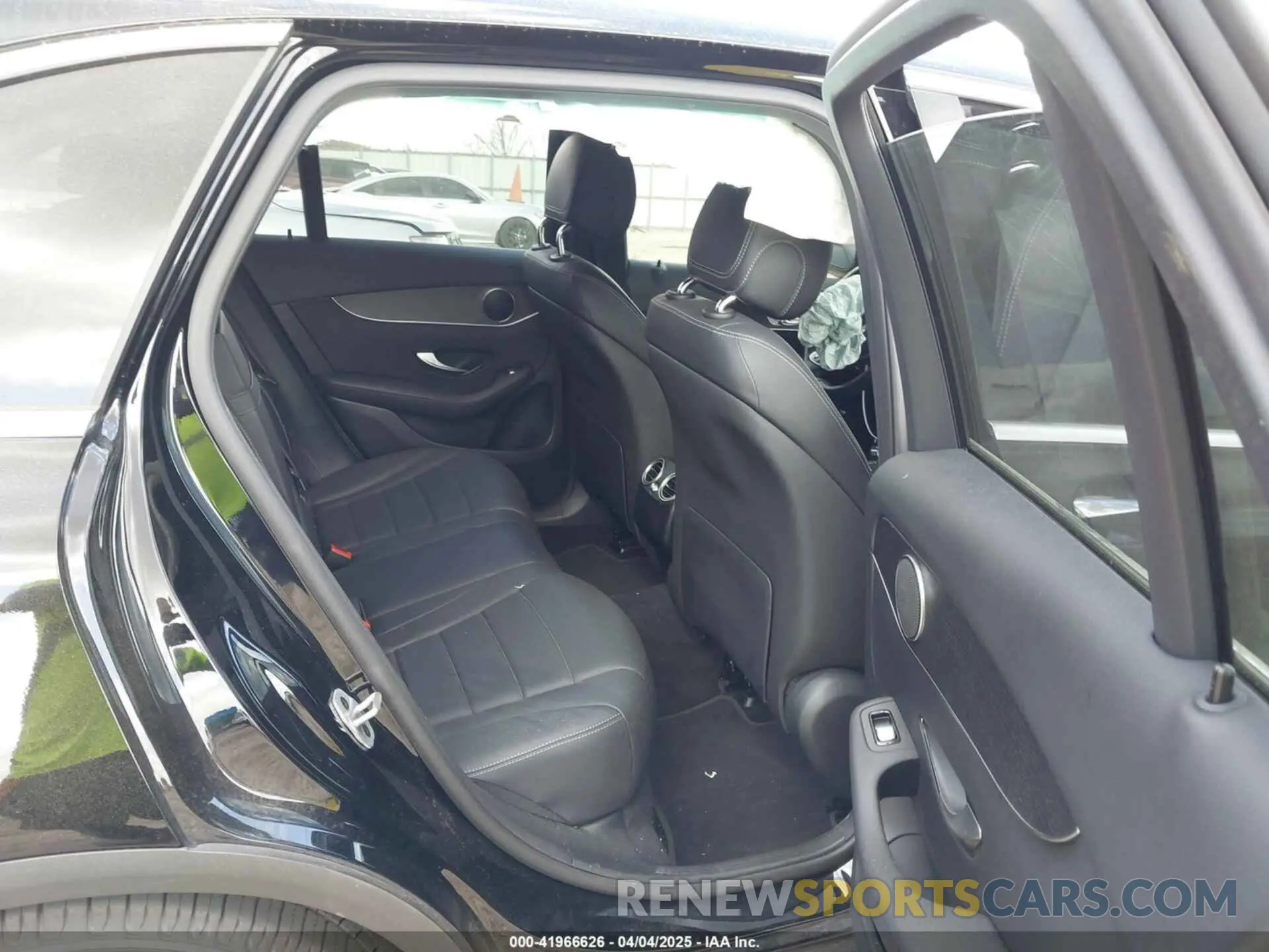 8 Photograph of a damaged car W1N0G8EB5NV353664 MERCEDES-BENZ GLC 300 2022