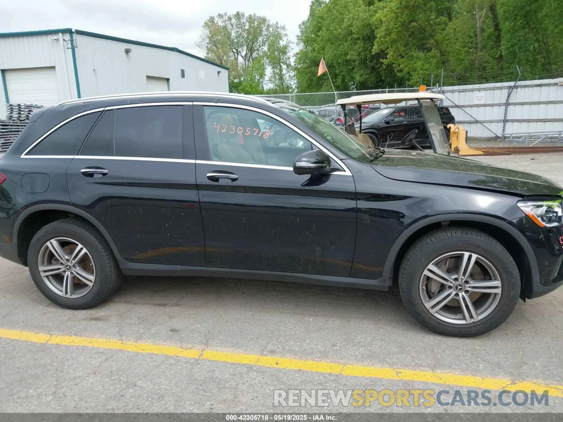 13 Photograph of a damaged car W1N0G8EB5NV389838 MERCEDES-BENZ GLC 300 2022