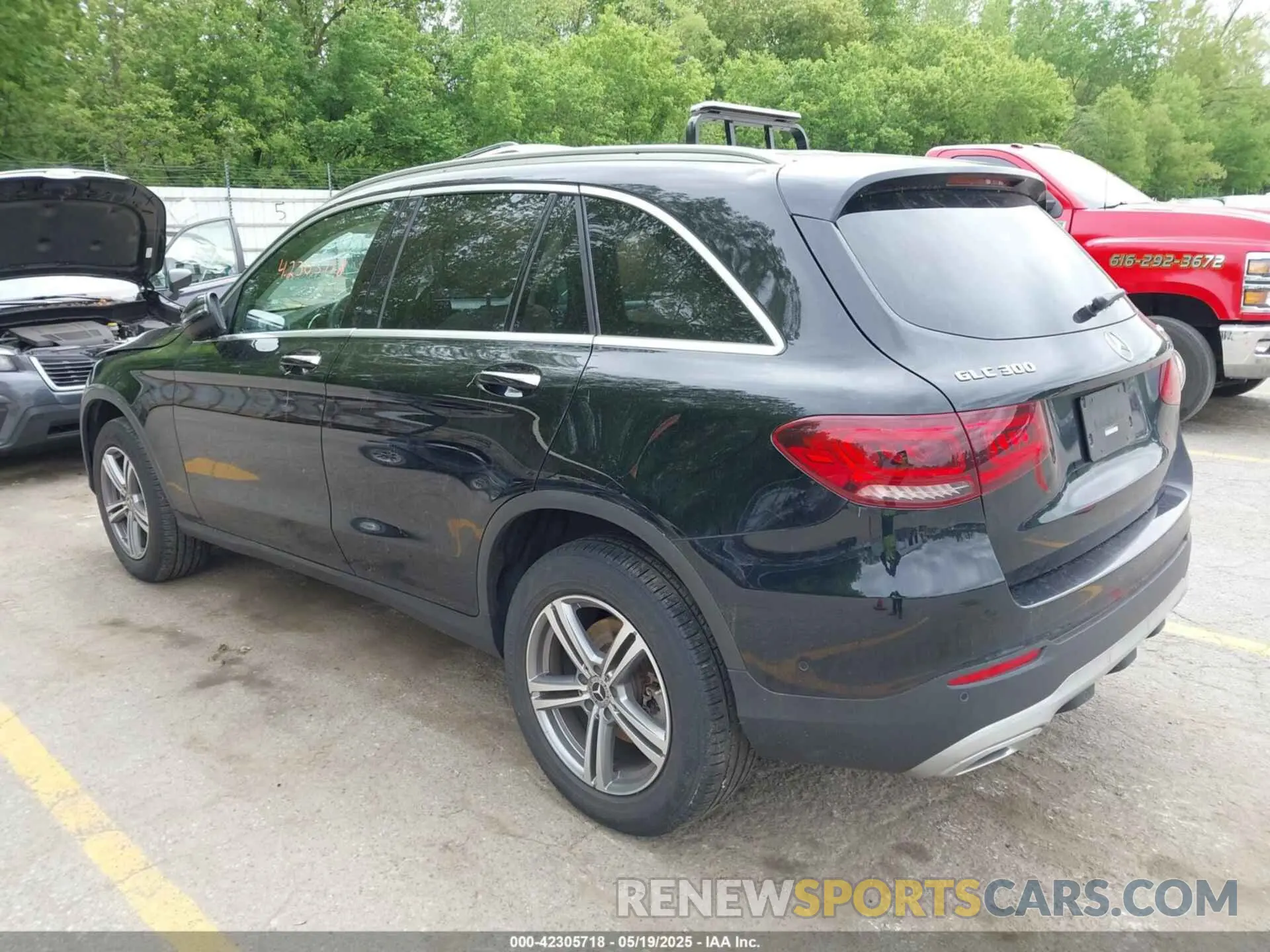 3 Photograph of a damaged car W1N0G8EB5NV389838 MERCEDES-BENZ GLC 300 2022