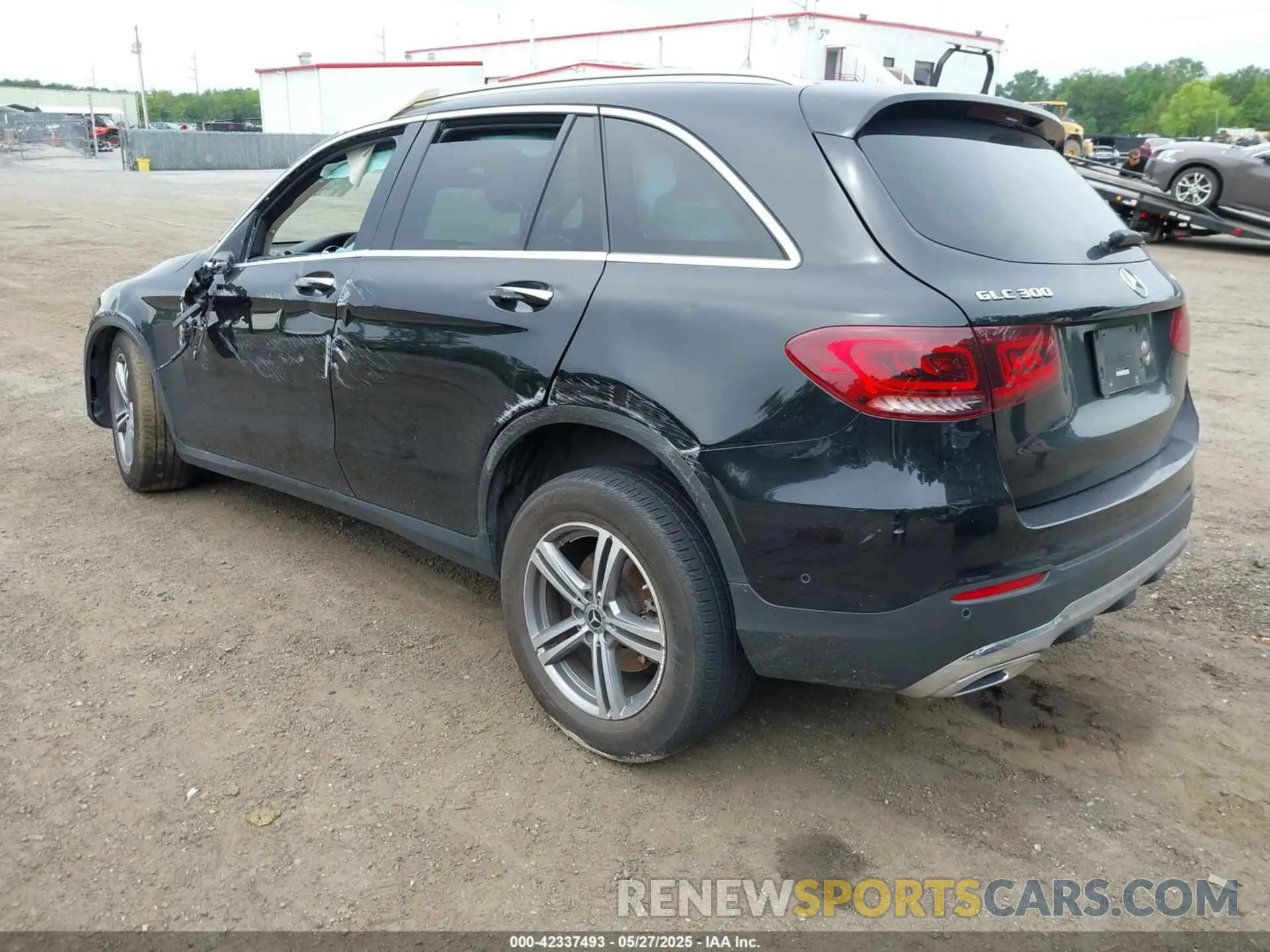 3 Photograph of a damaged car W1N0G8EB6NG028882 MERCEDES-BENZ GLC 300 2022