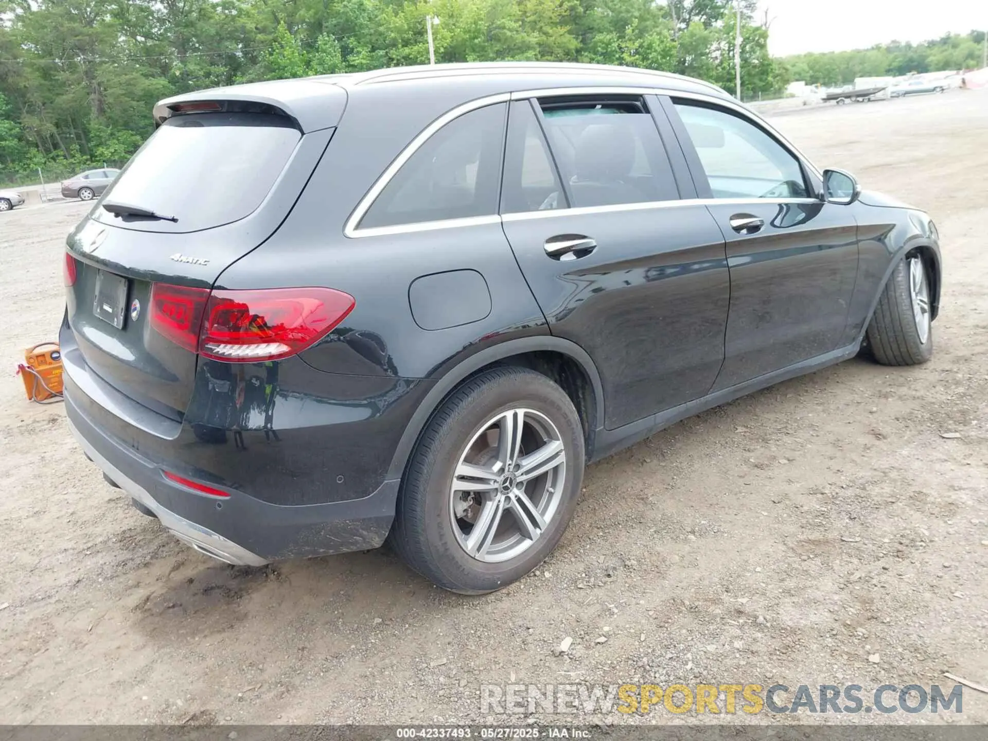 4 Photograph of a damaged car W1N0G8EB6NG028882 MERCEDES-BENZ GLC 300 2022
