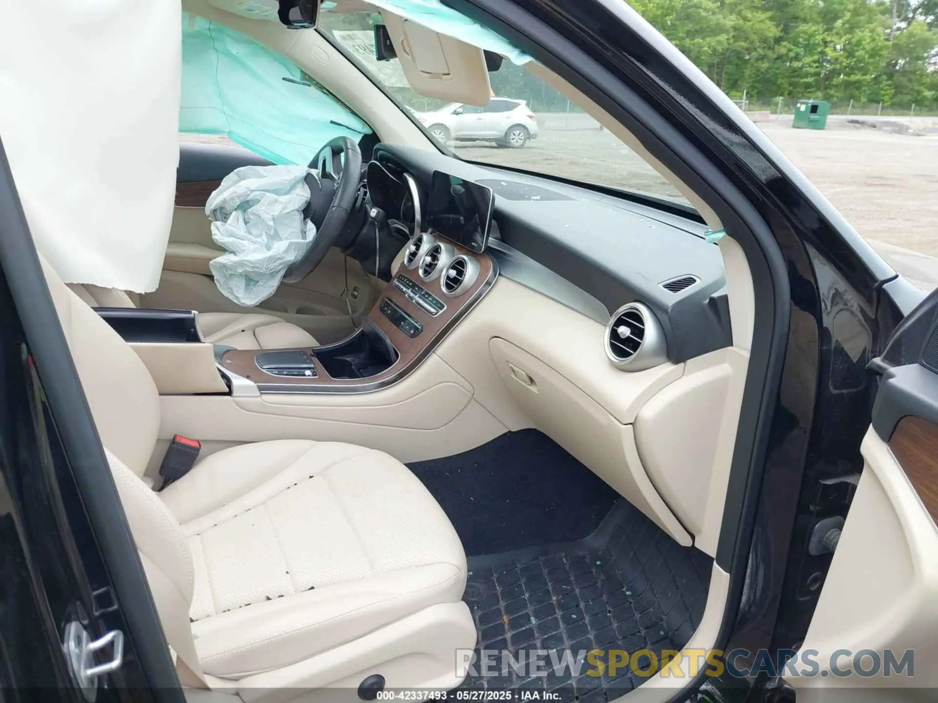 5 Photograph of a damaged car W1N0G8EB6NG028882 MERCEDES-BENZ GLC 300 2022