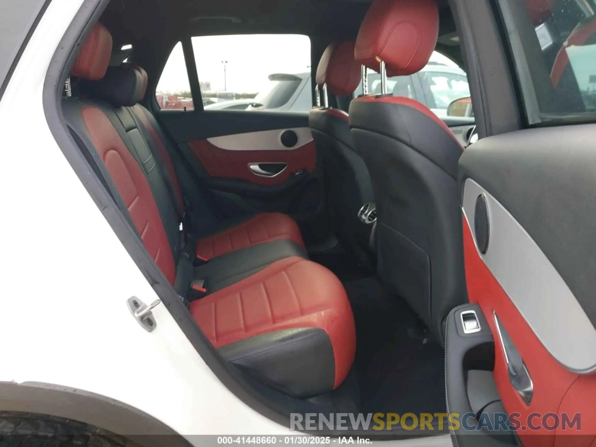 8 Photograph of a damaged car W1N0G8EB6NG078133 MERCEDES-BENZ GLC 300 2022