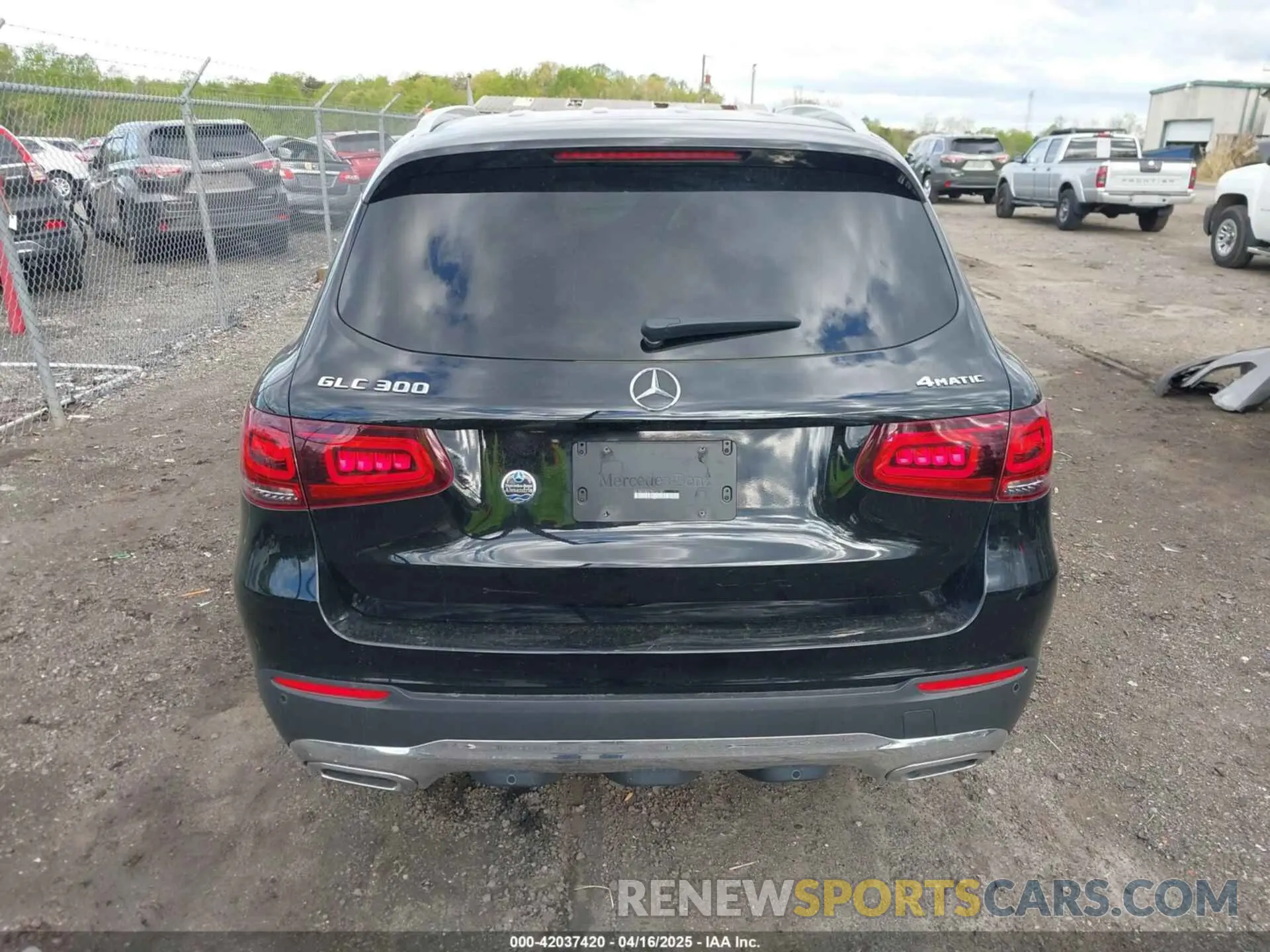 17 Photograph of a damaged car W1N0G8EB7NV337921 MERCEDES-BENZ GLC 300 2022