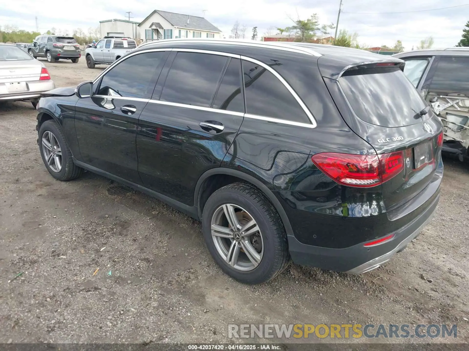 3 Photograph of a damaged car W1N0G8EB7NV337921 MERCEDES-BENZ GLC 300 2022