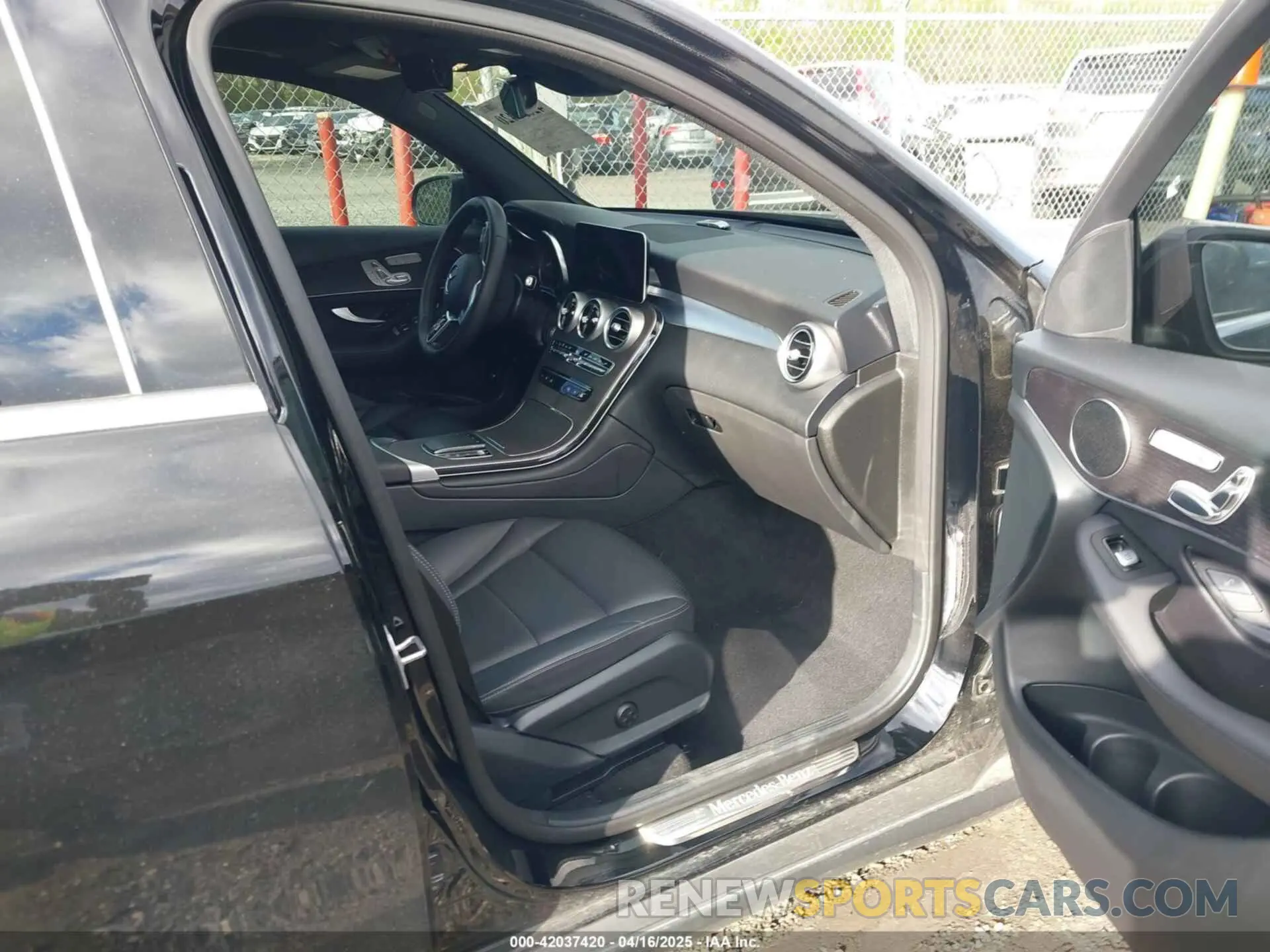 5 Photograph of a damaged car W1N0G8EB7NV337921 MERCEDES-BENZ GLC 300 2022