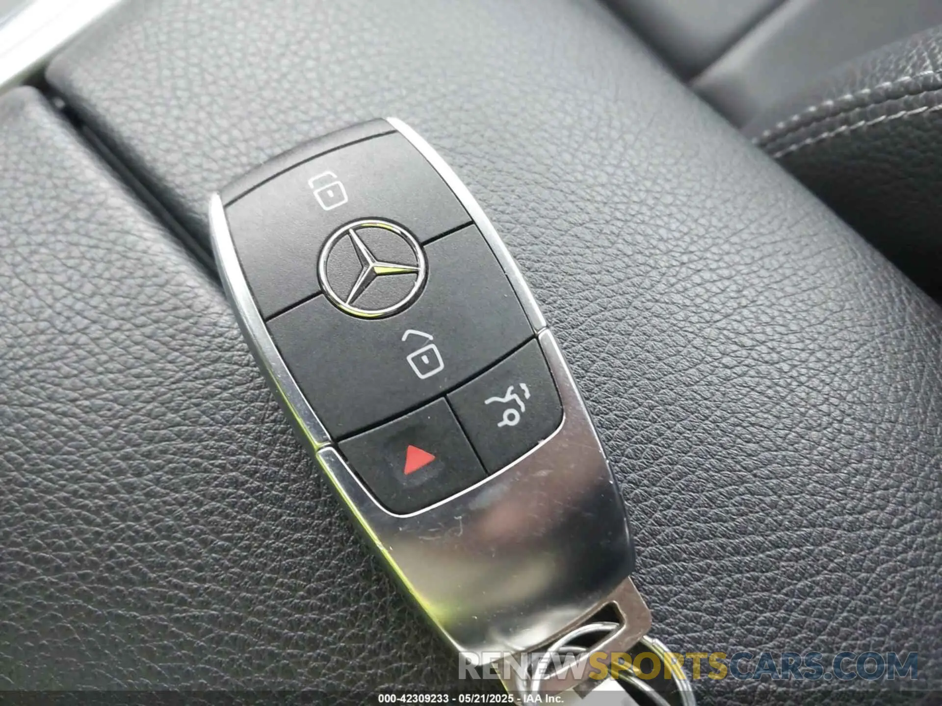 11 Photograph of a damaged car W1N0G8EB8NV368174 MERCEDES-BENZ GLC 300 2022