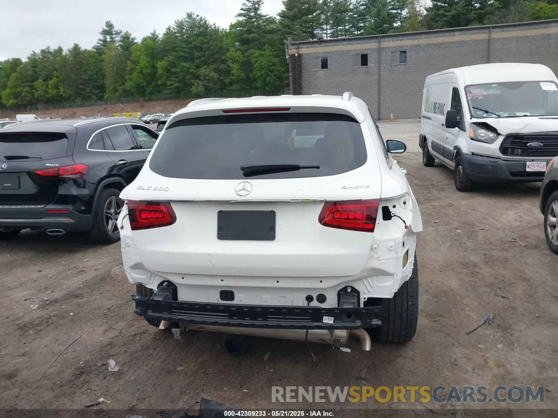 17 Photograph of a damaged car W1N0G8EB8NV368174 MERCEDES-BENZ GLC 300 2022