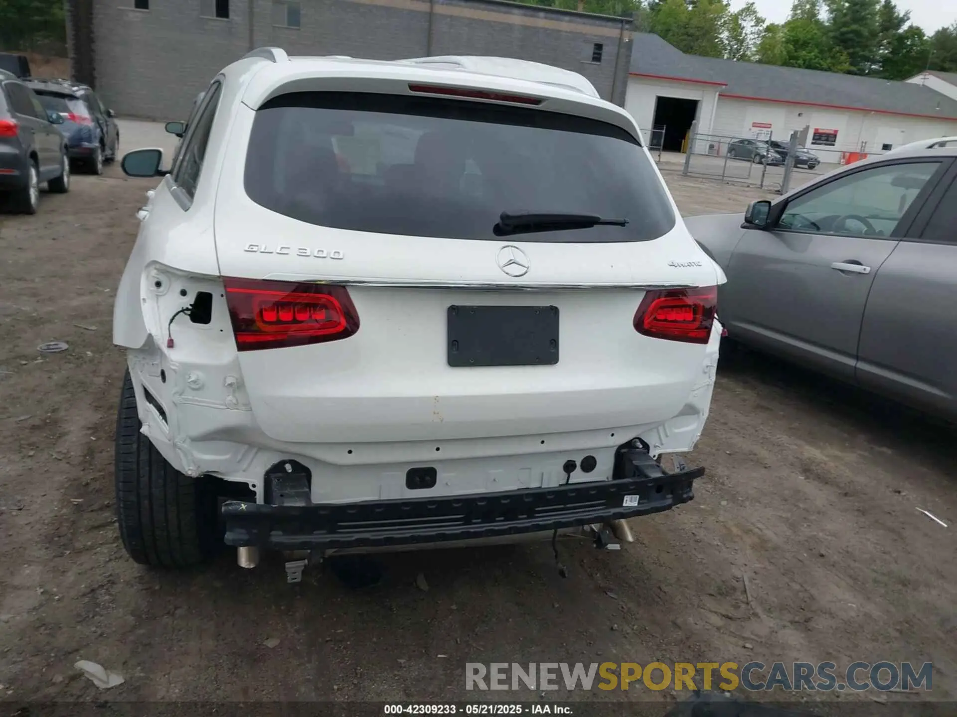 18 Photograph of a damaged car W1N0G8EB8NV368174 MERCEDES-BENZ GLC 300 2022