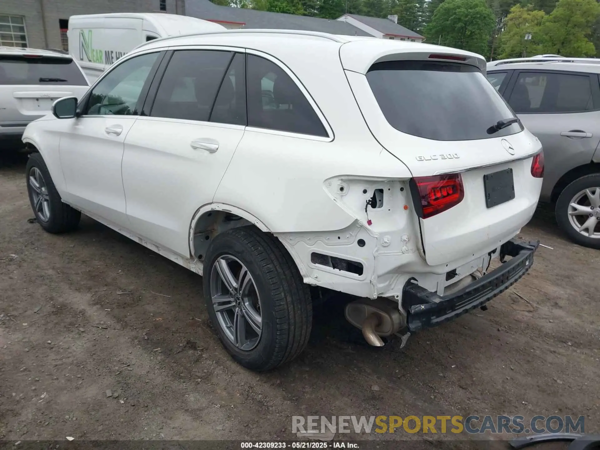 3 Photograph of a damaged car W1N0G8EB8NV368174 MERCEDES-BENZ GLC 300 2022