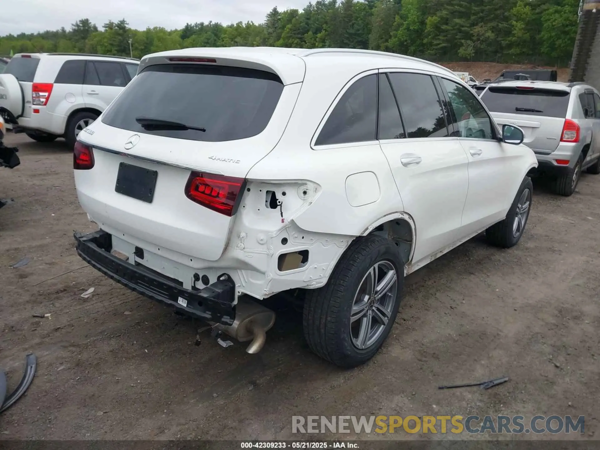 4 Photograph of a damaged car W1N0G8EB8NV368174 MERCEDES-BENZ GLC 300 2022