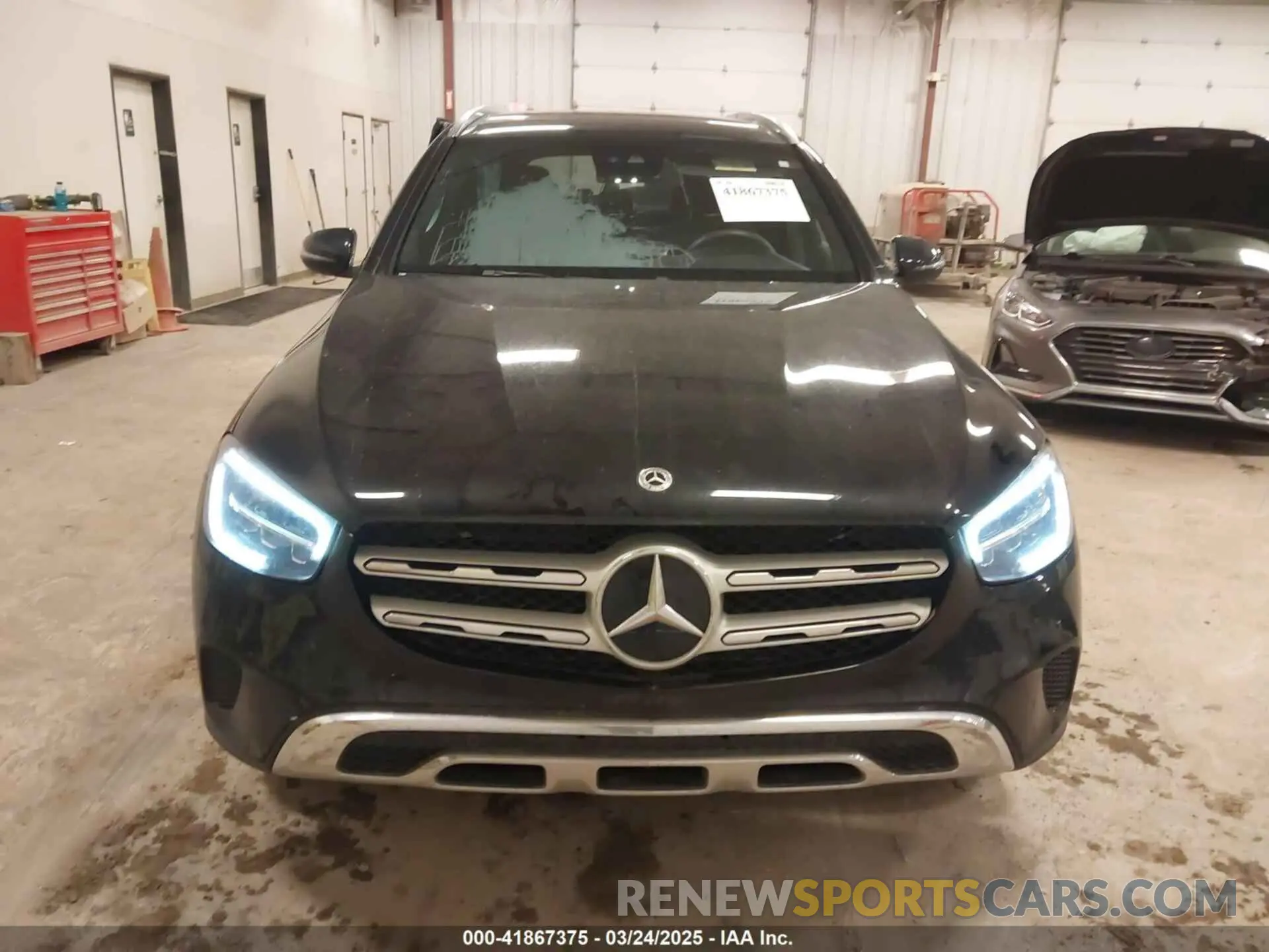12 Photograph of a damaged car W1N0G8EB8NV370264 MERCEDES-BENZ GLC 300 2022