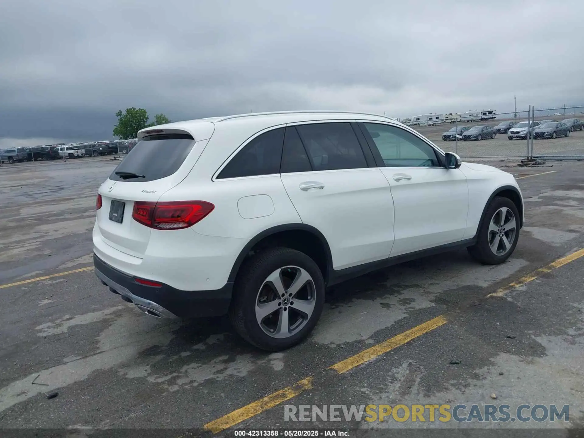 4 Photograph of a damaged car W1N0G8EB9NG116907 MERCEDES-BENZ GLC 300 2022