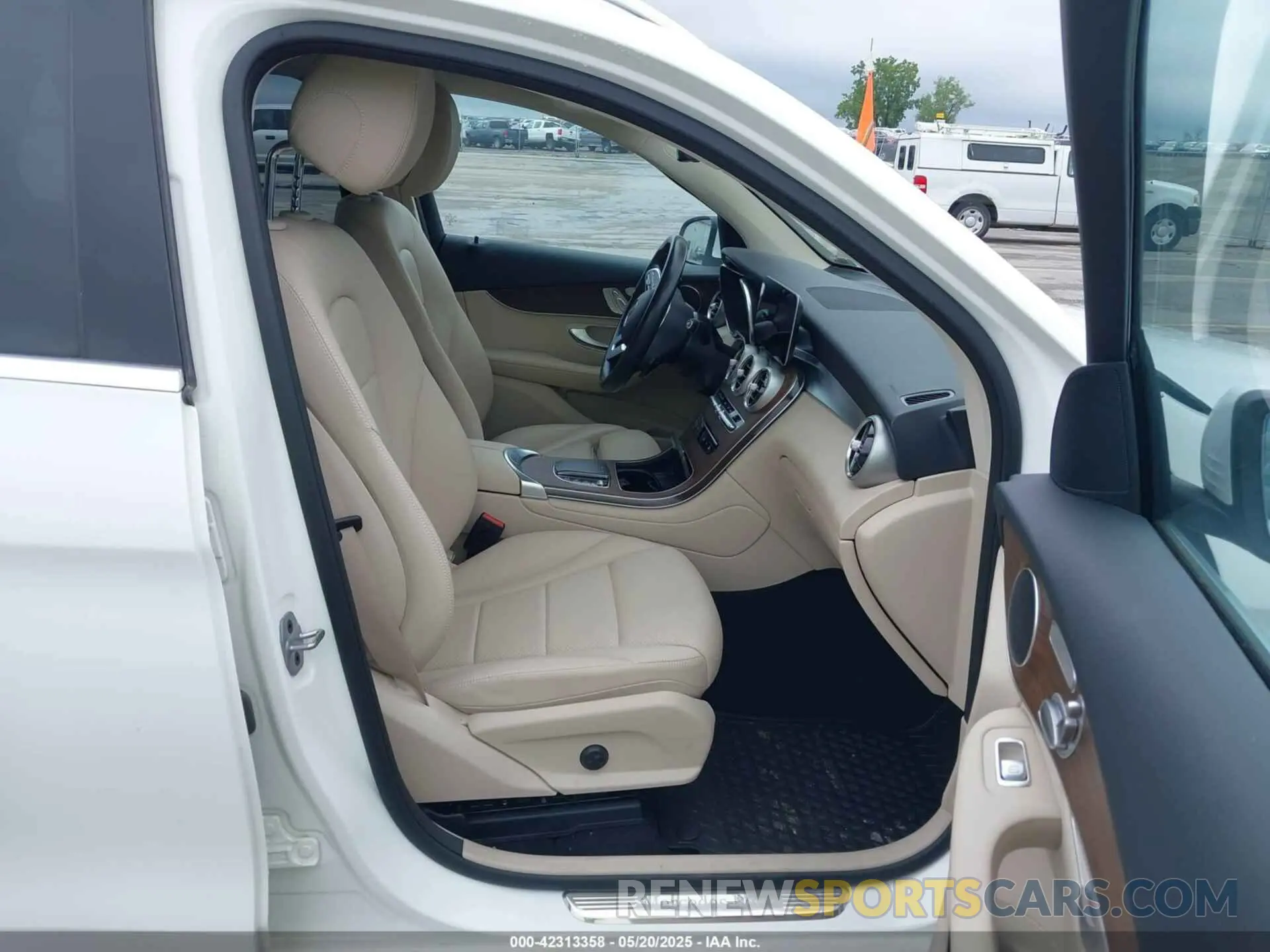 5 Photograph of a damaged car W1N0G8EB9NG116907 MERCEDES-BENZ GLC 300 2022