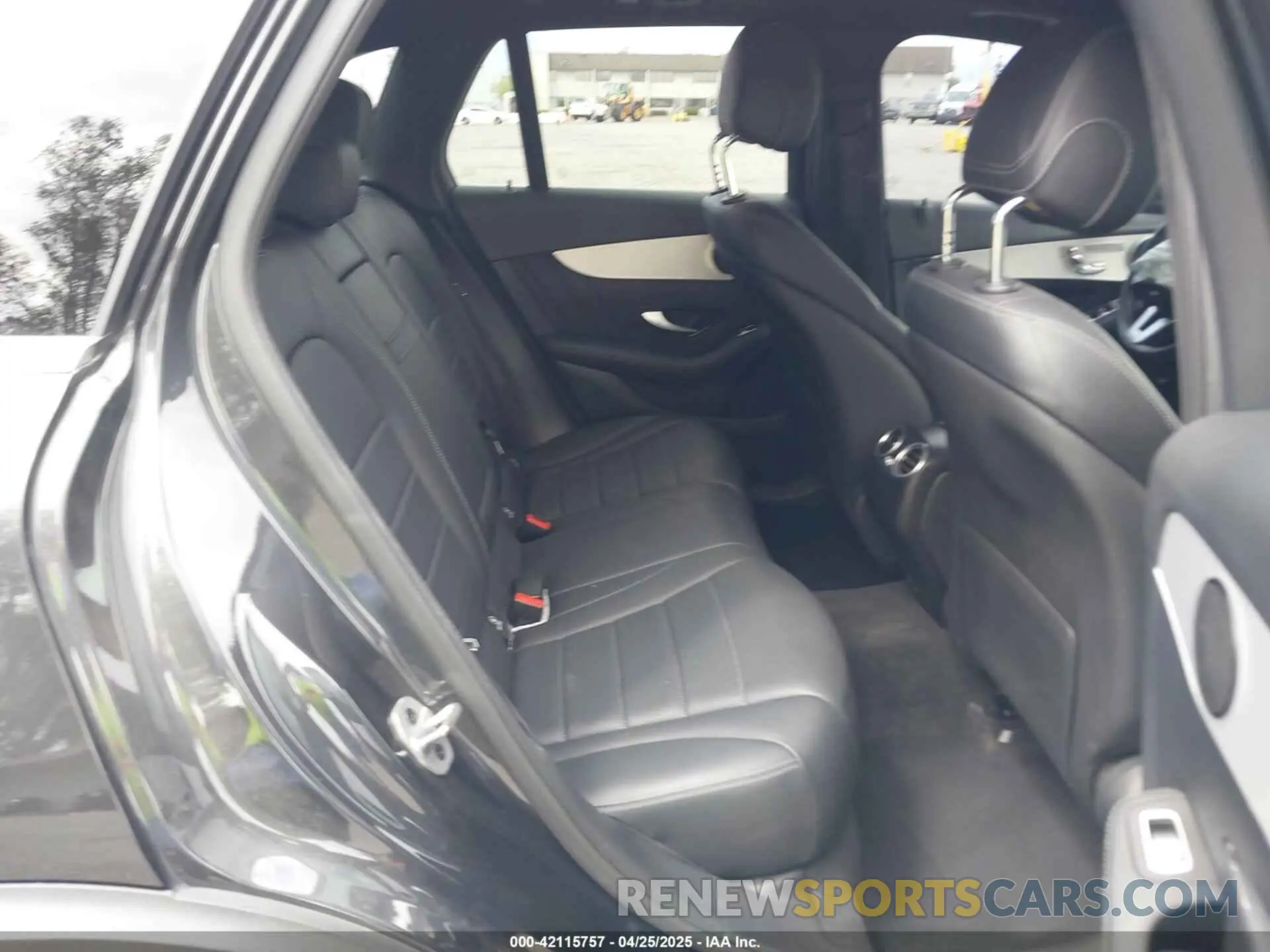 8 Photograph of a damaged car W1N0G8EBXNG052702 MERCEDES-BENZ GLC 300 2022