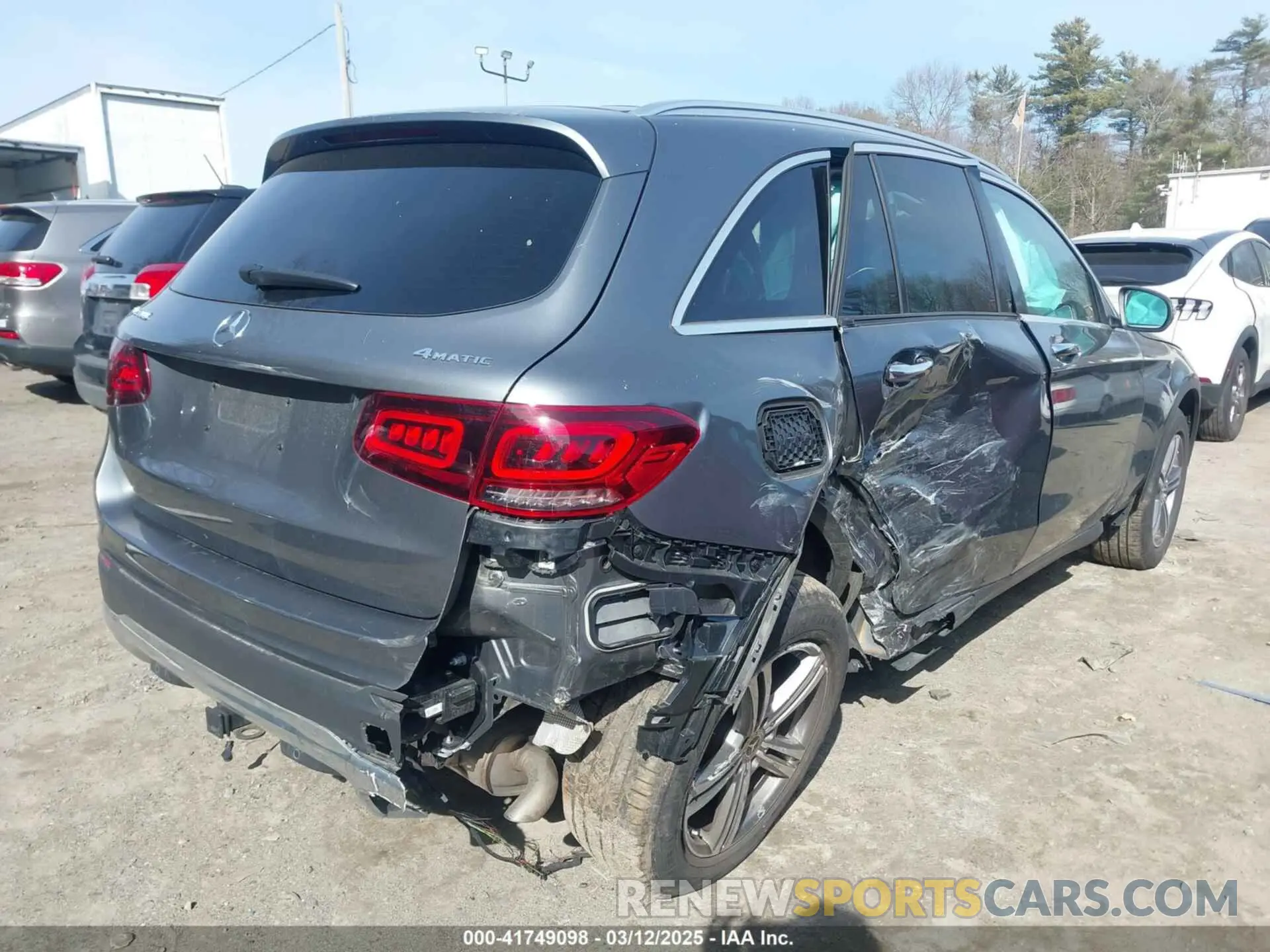 4 Photograph of a damaged car W1N0G8EBXNV333958 MERCEDES-BENZ GLC 300 2022