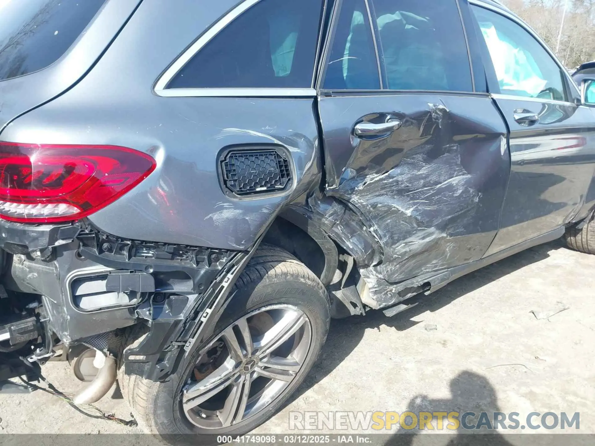 6 Photograph of a damaged car W1N0G8EBXNV333958 MERCEDES-BENZ GLC 300 2022
